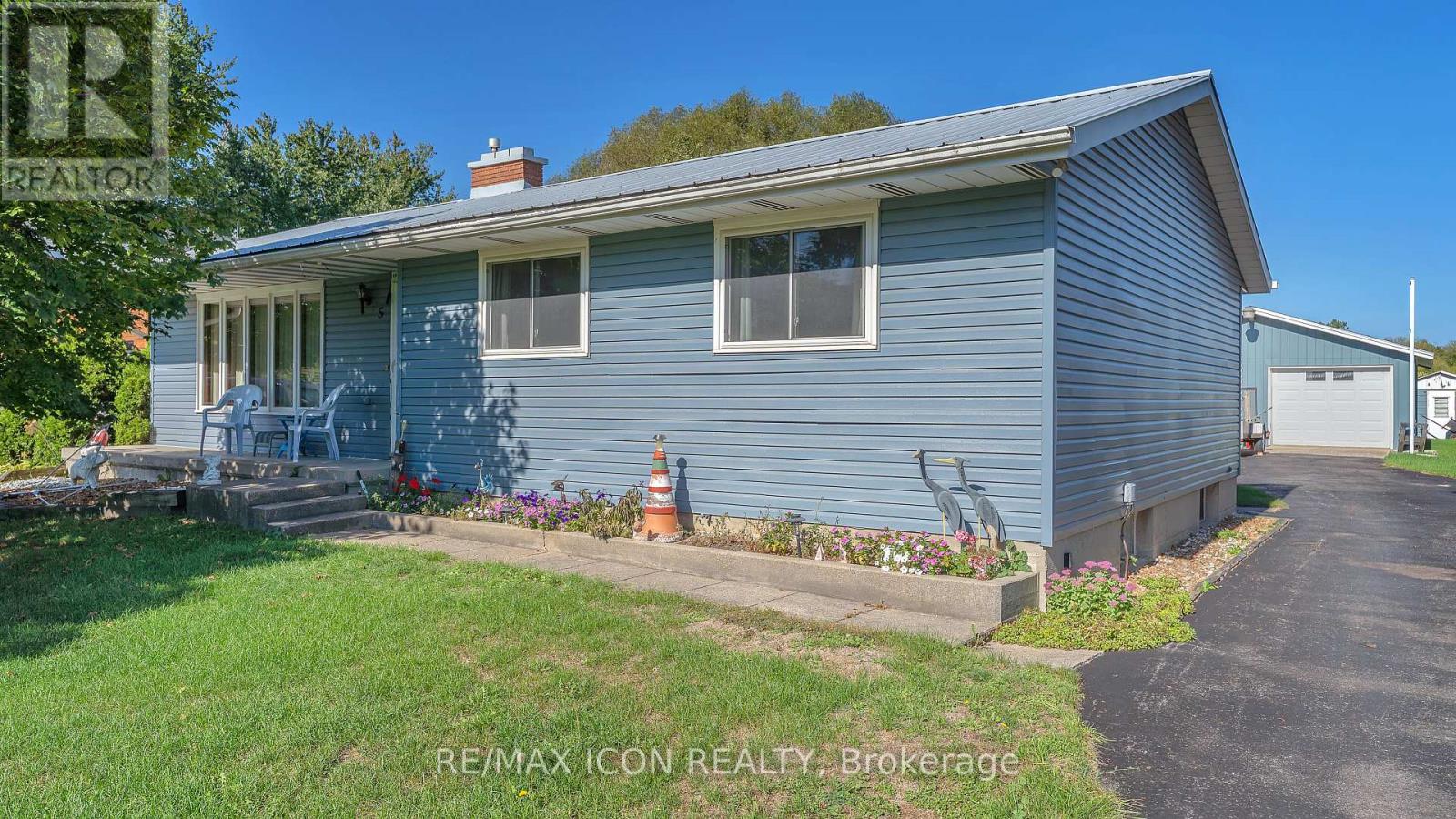 8274 Burwell Road E, Lambton Shores, Ontario  N0M 1T0 - Photo 1 - X12436056