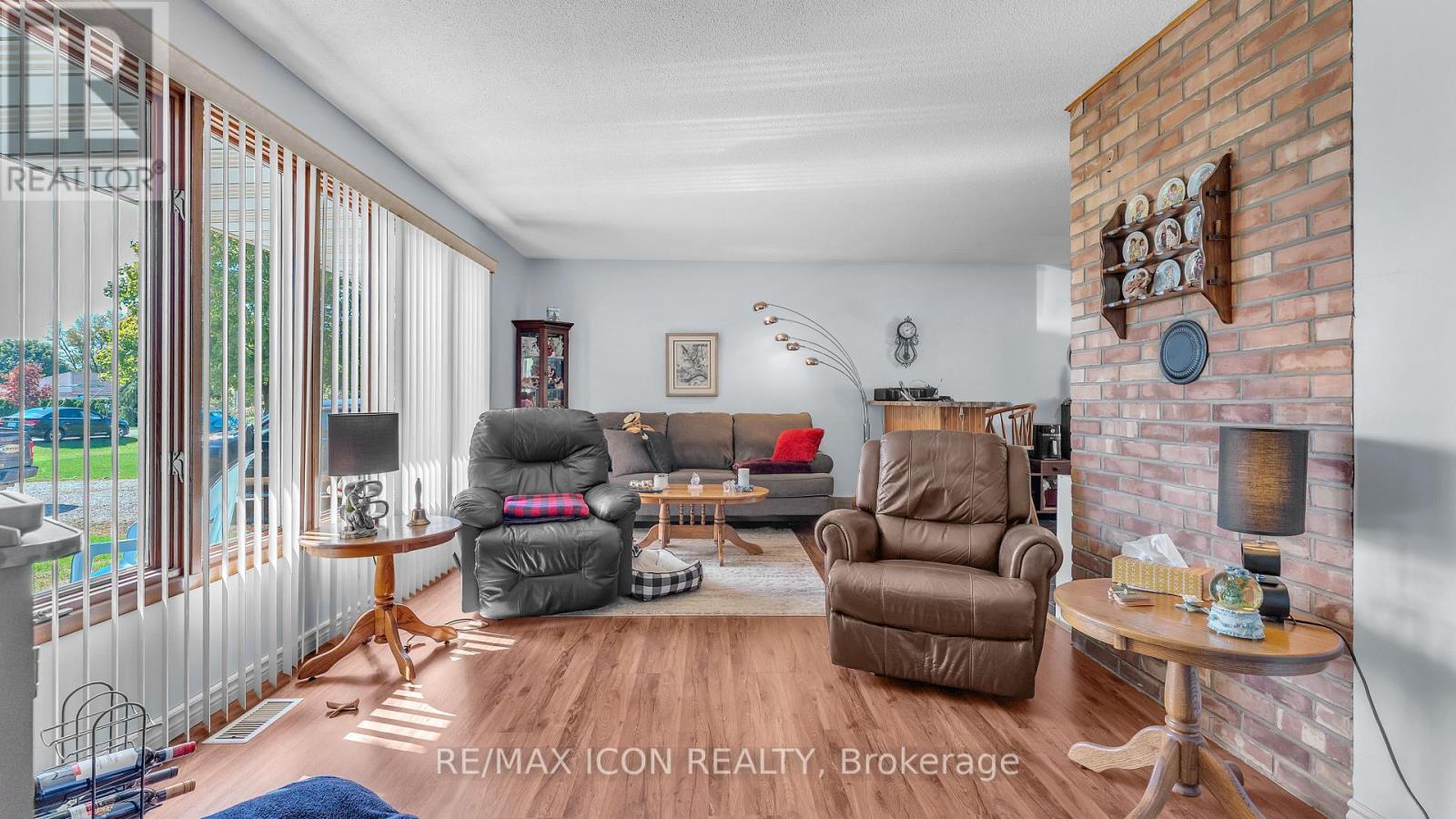 8274 Burwell Road E, Lambton Shores, Ontario  N0M 1T0 - Photo 10 - X12436056