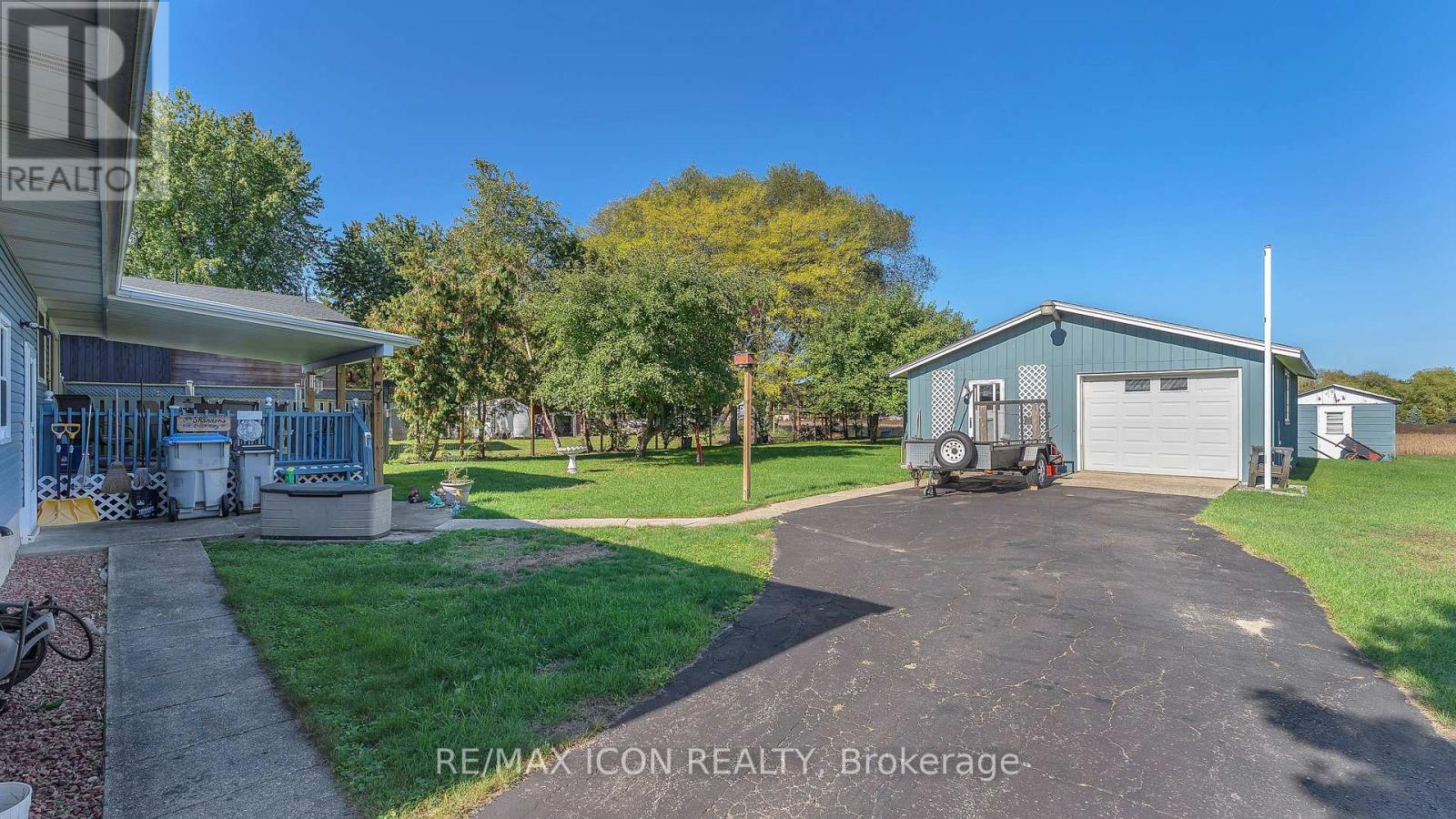 8274 Burwell Road E, Lambton Shores, Ontario  N0M 1T0 - Photo 22 - X12436056