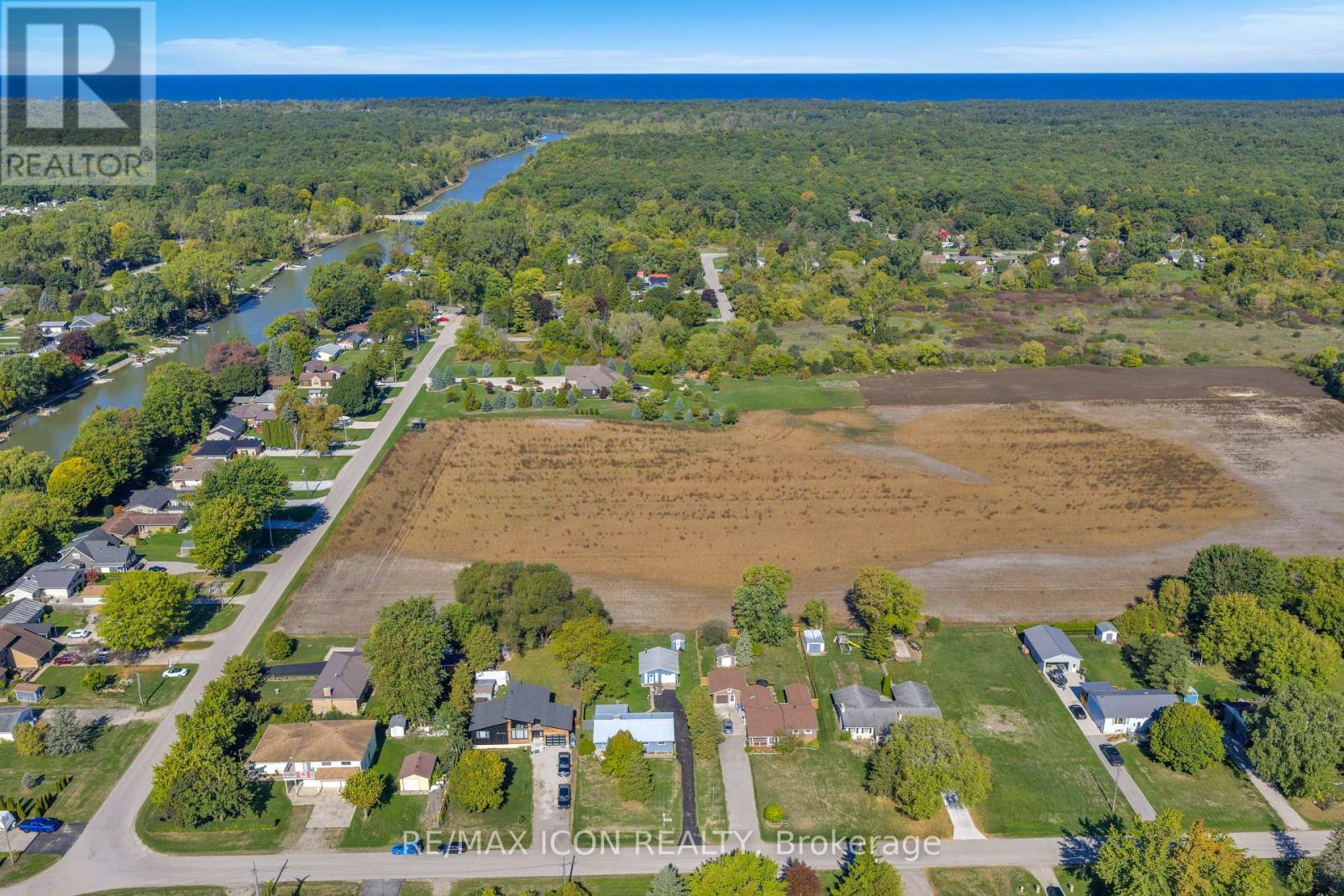 8274 Burwell Road E, Lambton Shores, Ontario  N0M 1T0 - Photo 28 - X12436056