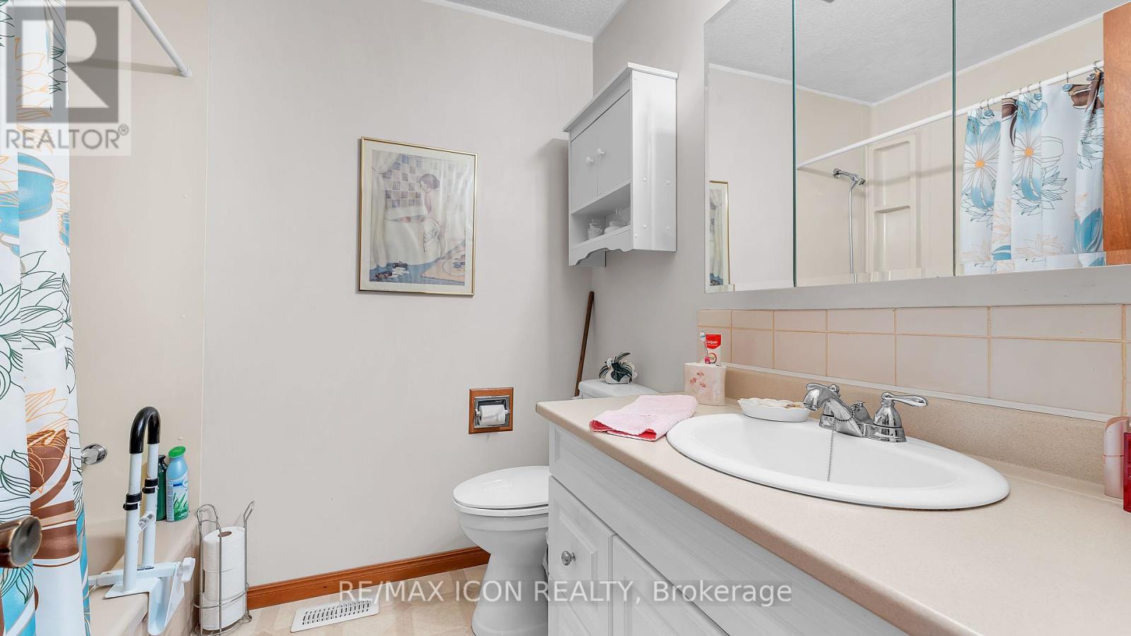 8274 Burwell Road E, Lambton Shores, Ontario  N0M 1T0 - Photo 7 - X12436056