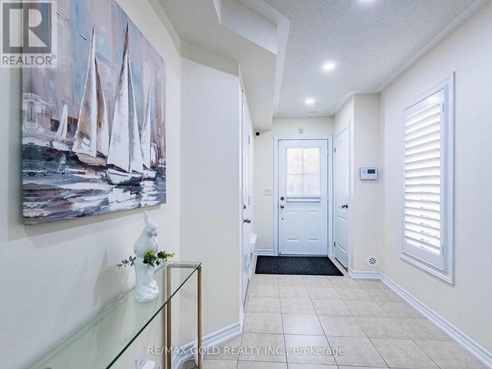 46 Soccavo Crescent, Brampton, Ontario  L6Y 0W3 - Photo 4 - W12436012