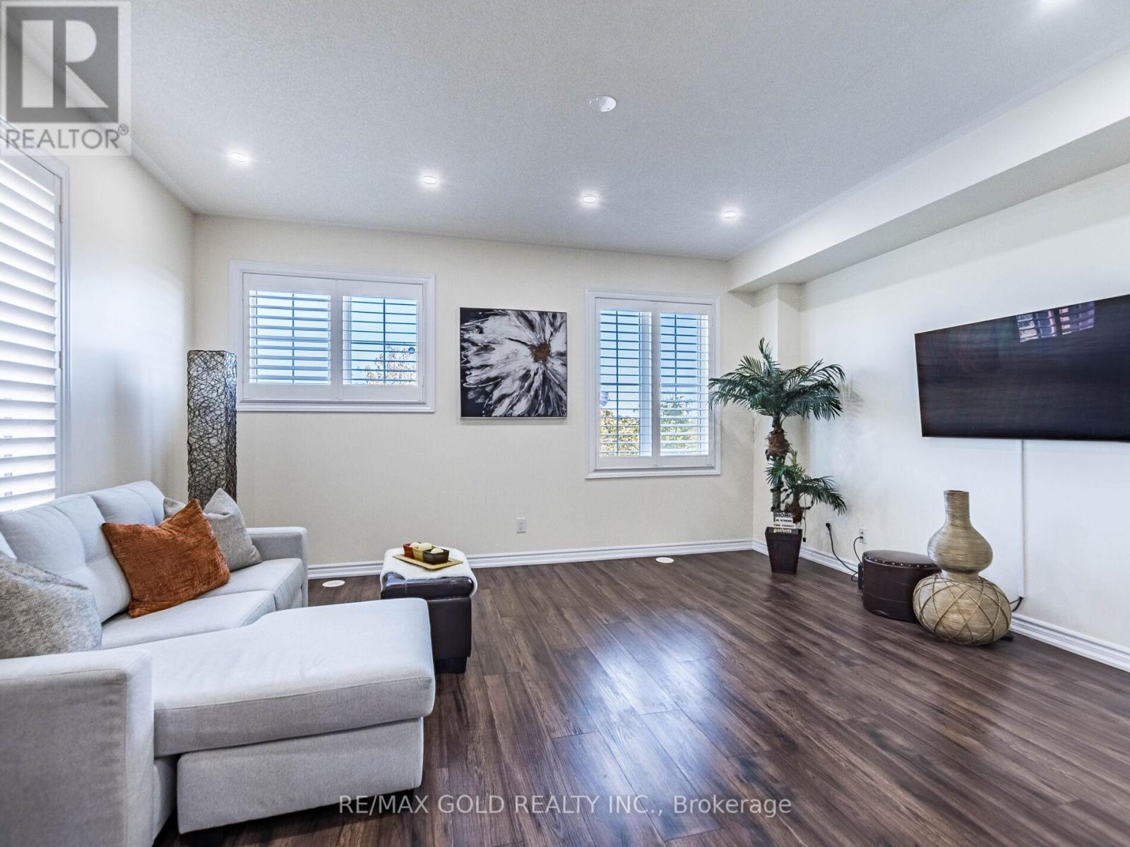 46 Soccavo Crescent, Brampton, Ontario  L6Y 0W3 - Photo 8 - W12436012