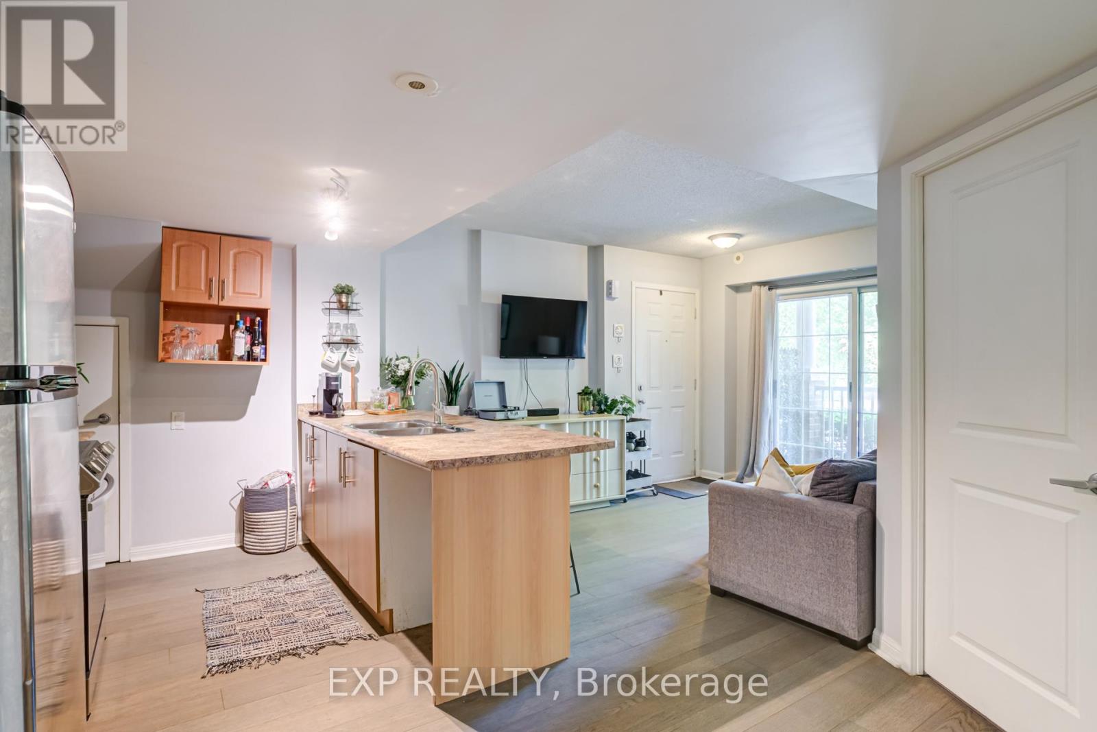 Th23 - 93 The Queensway, Toronto, Ontario  M9N 2H5 - Photo 10 - W12436029