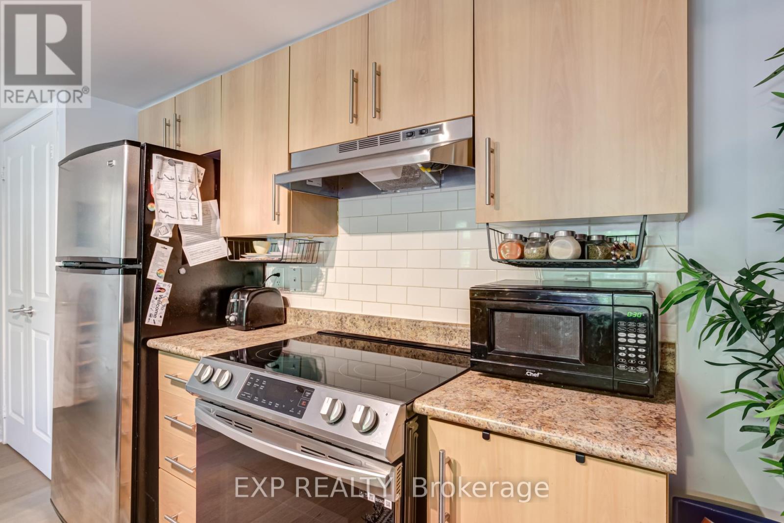 Th23 - 93 The Queensway, Toronto, Ontario  M9N 2H5 - Photo 11 - W12436029