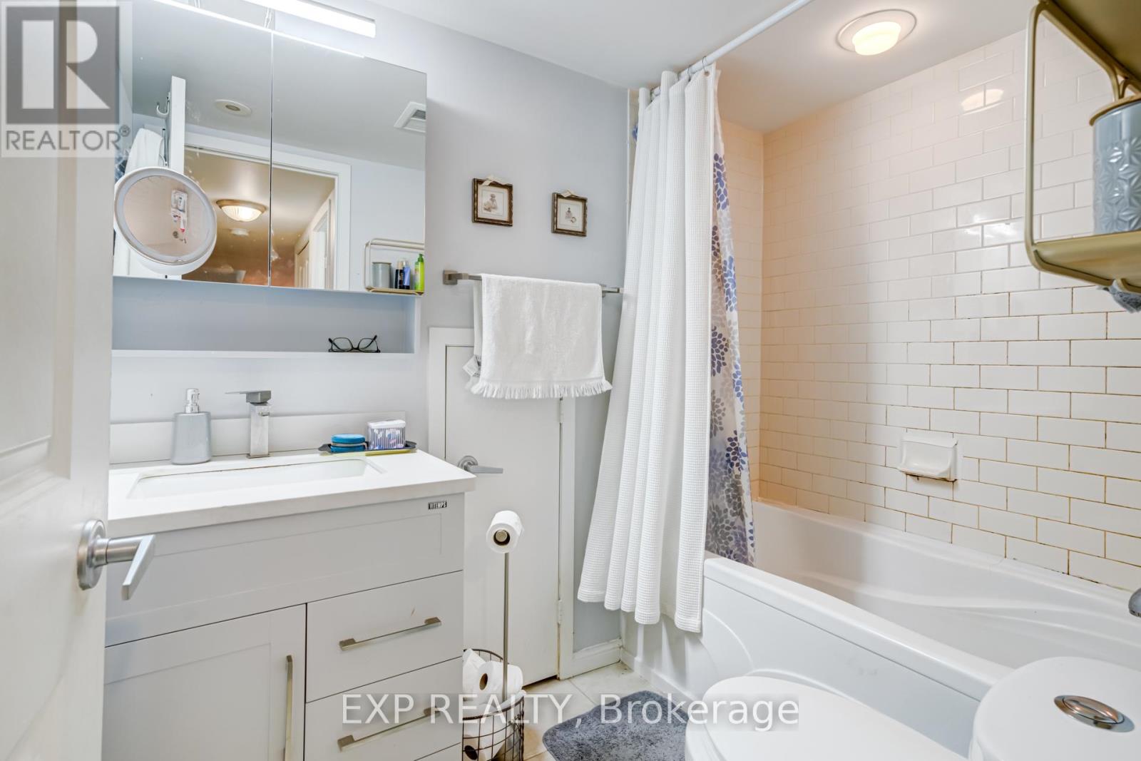 Th23 - 93 The Queensway, Toronto, Ontario  M9N 2H5 - Photo 18 - W12436029