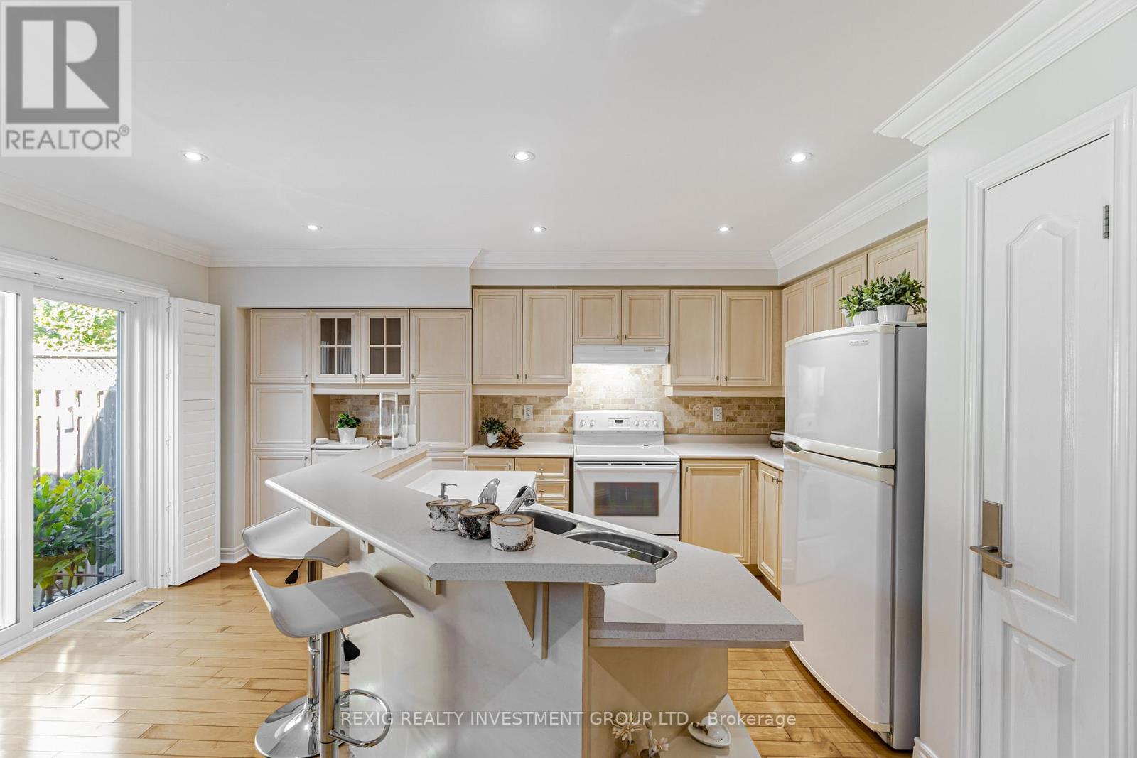 2228 Hummingbird Way, Oakville, Ontario  L6M 3Z6 - Photo 14 - W12436037