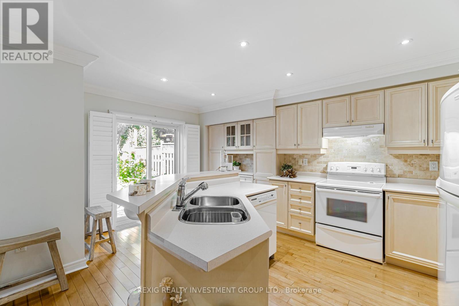 2228 Hummingbird Way, Oakville, Ontario  L6M 3Z6 - Photo 15 - W12436037