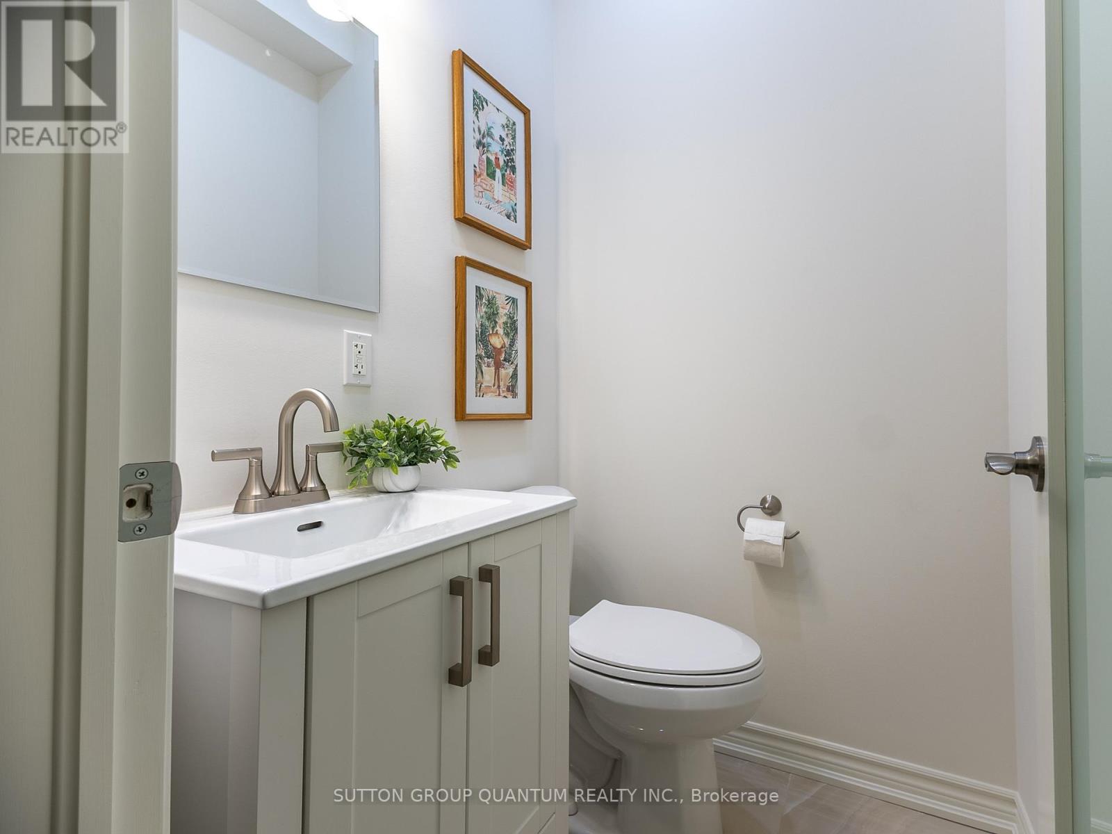 50 Rosewood Avenue, Mississauga, Ontario  L5G 4W3 - Photo 6 - W12436042