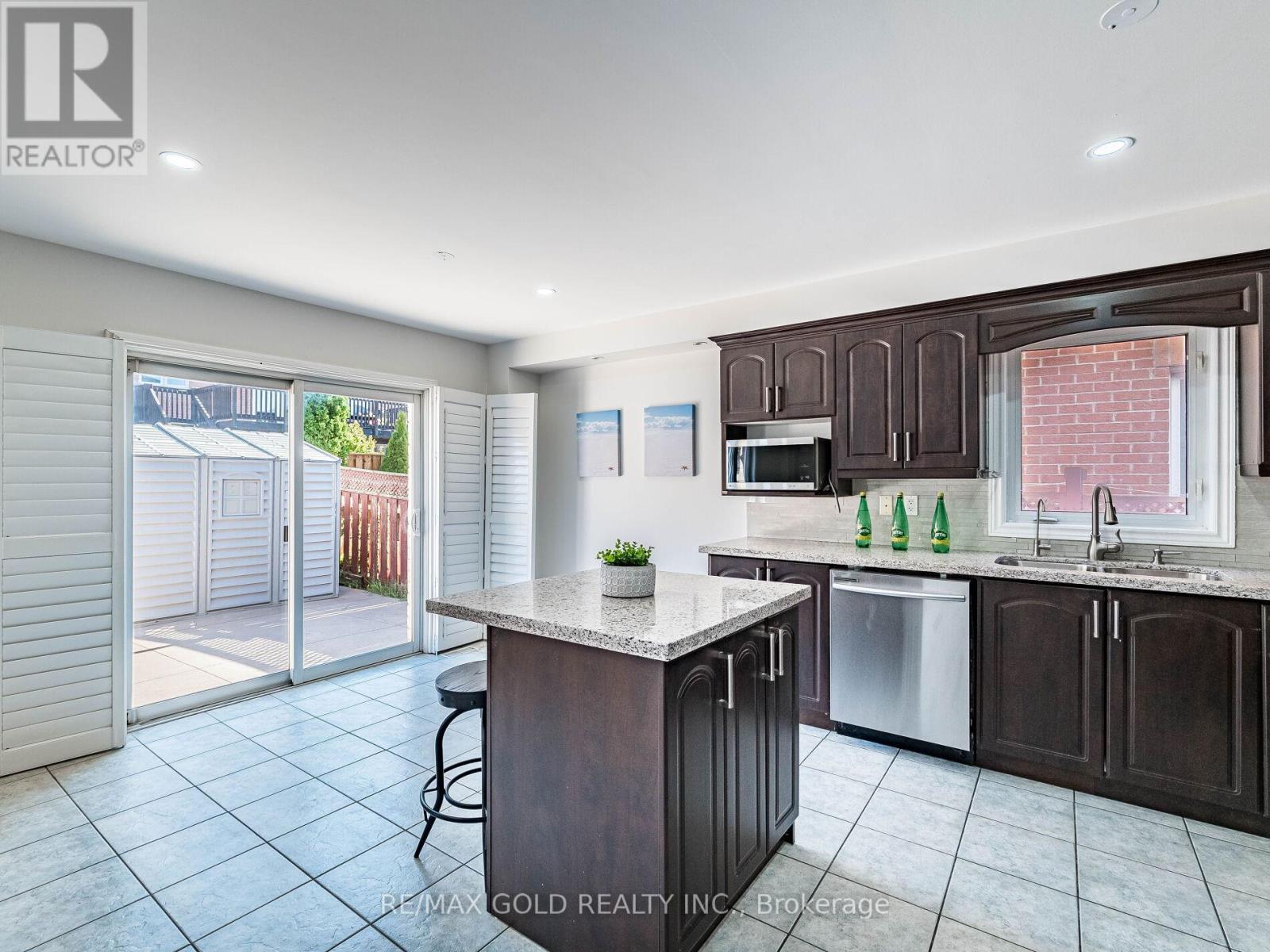 26 Yuile Court, Brampton, Ontario  L6Y 5J5 - Photo 10 - W12436052