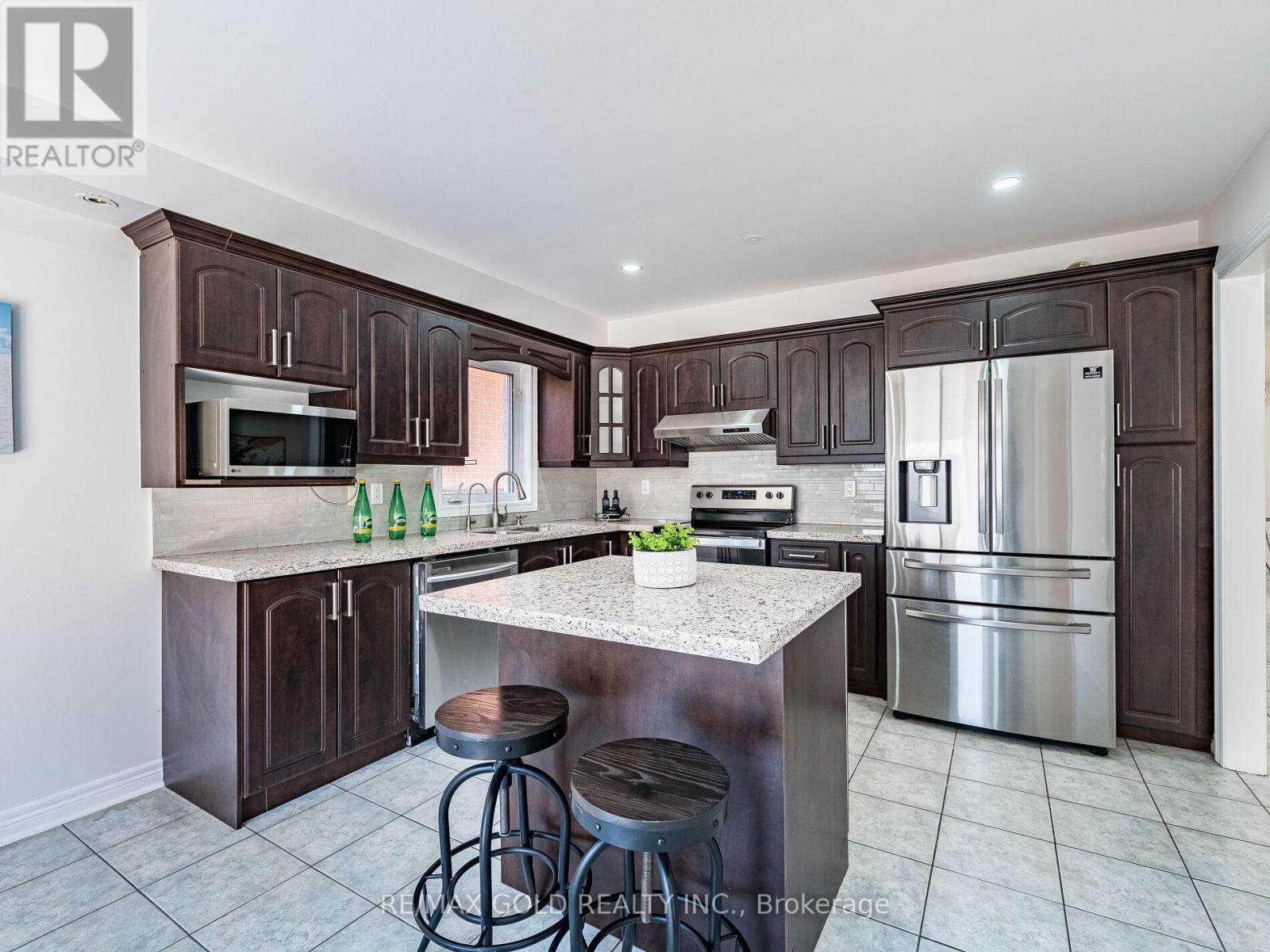26 Yuile Court, Brampton, Ontario  L6Y 5J5 - Photo 11 - W12436052