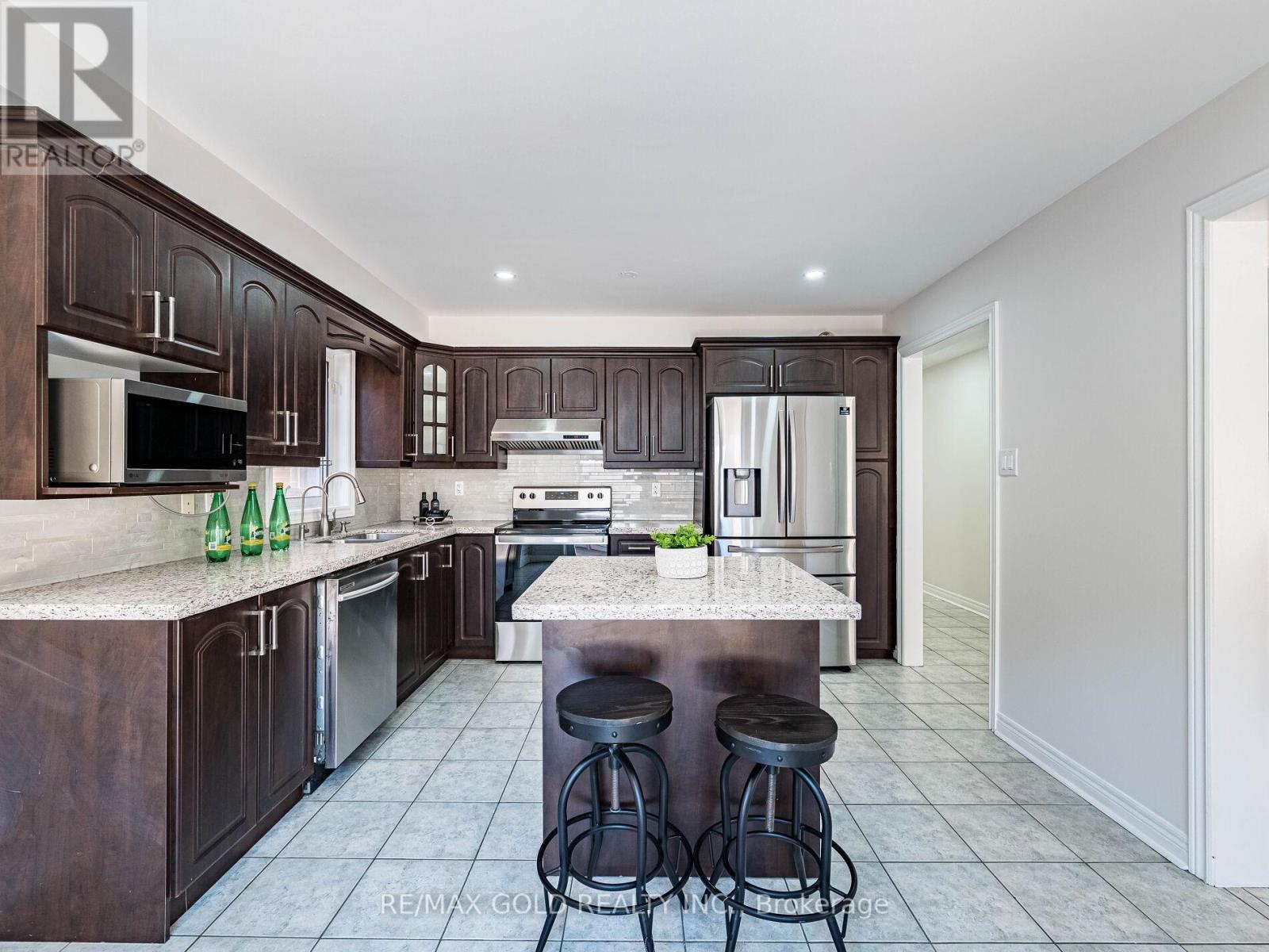 26 Yuile Court, Brampton, Ontario  L6Y 5J5 - Photo 12 - W12436052