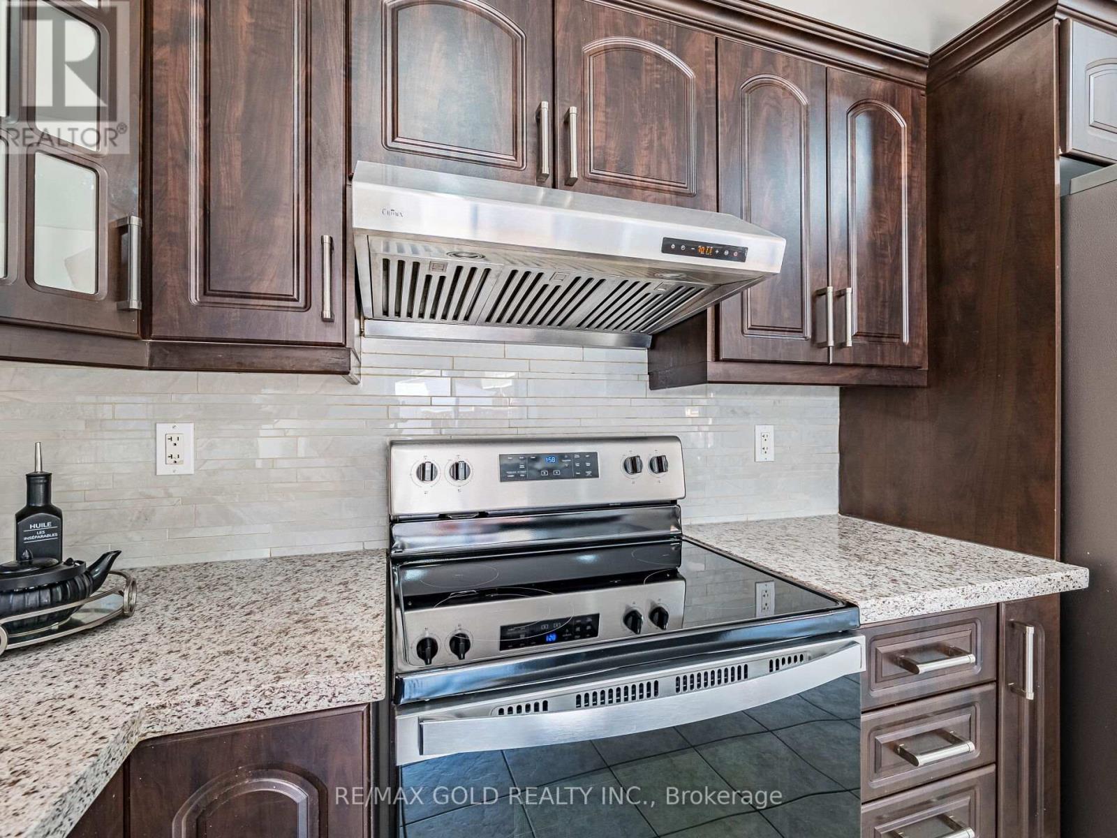 26 Yuile Court, Brampton, Ontario  L6Y 5J5 - Photo 13 - W12436052