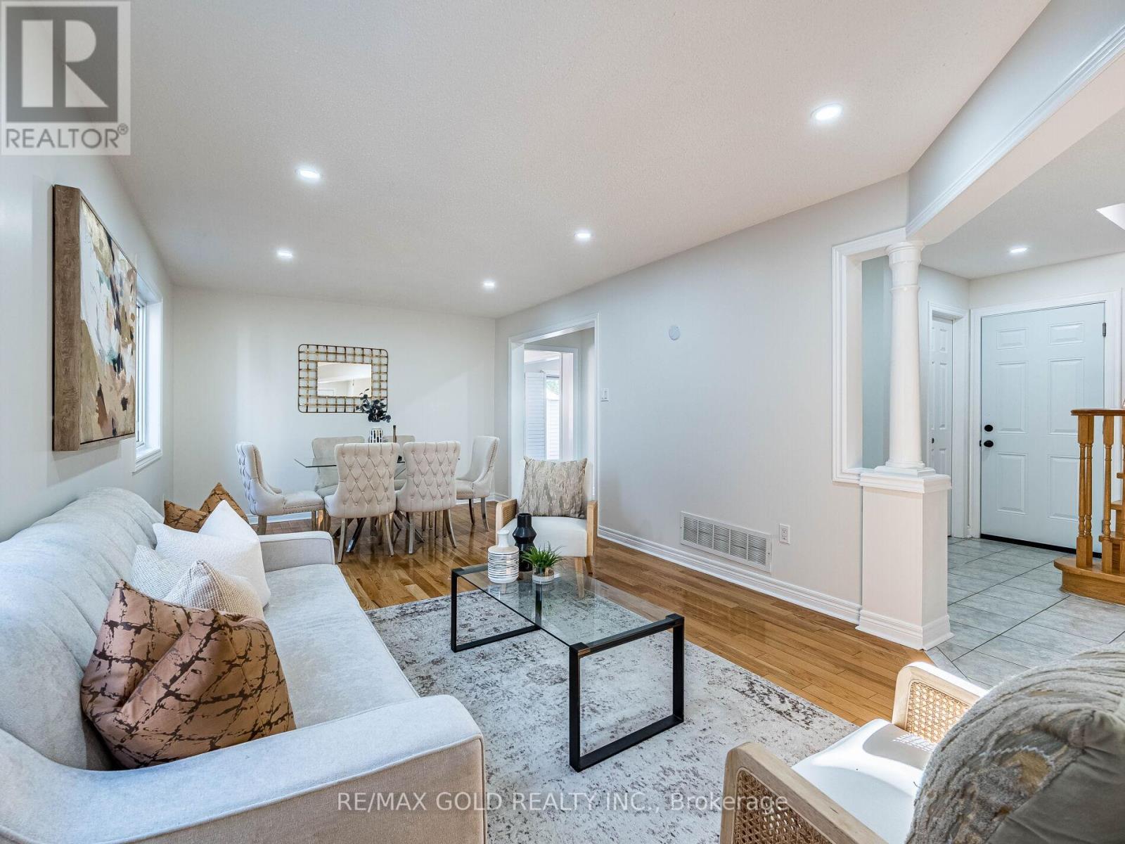 26 Yuile Court, Brampton, Ontario  L6Y 5J5 - Photo 6 - W12436052