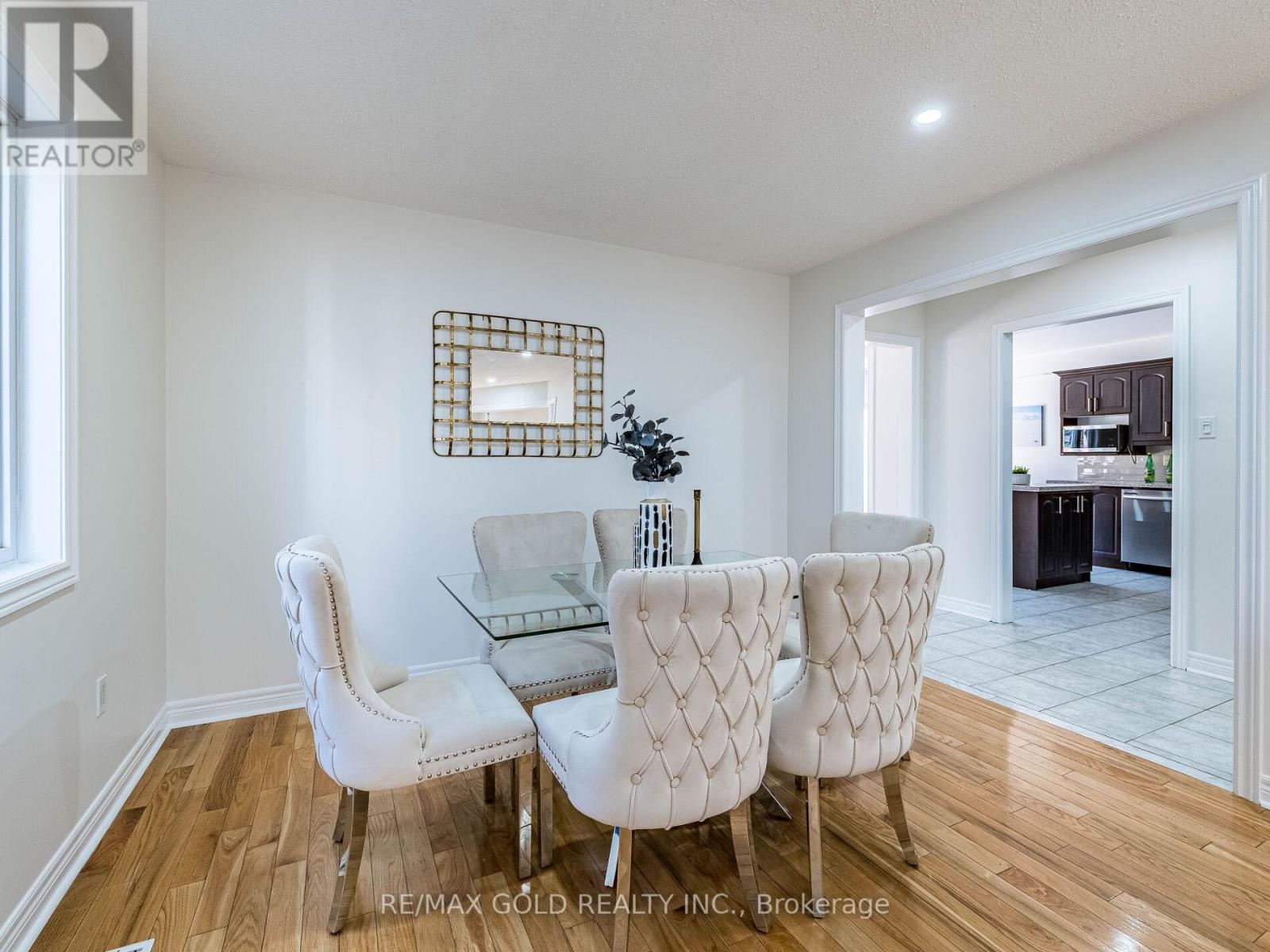 26 Yuile Court, Brampton, Ontario  L6Y 5J5 - Photo 7 - W12436052