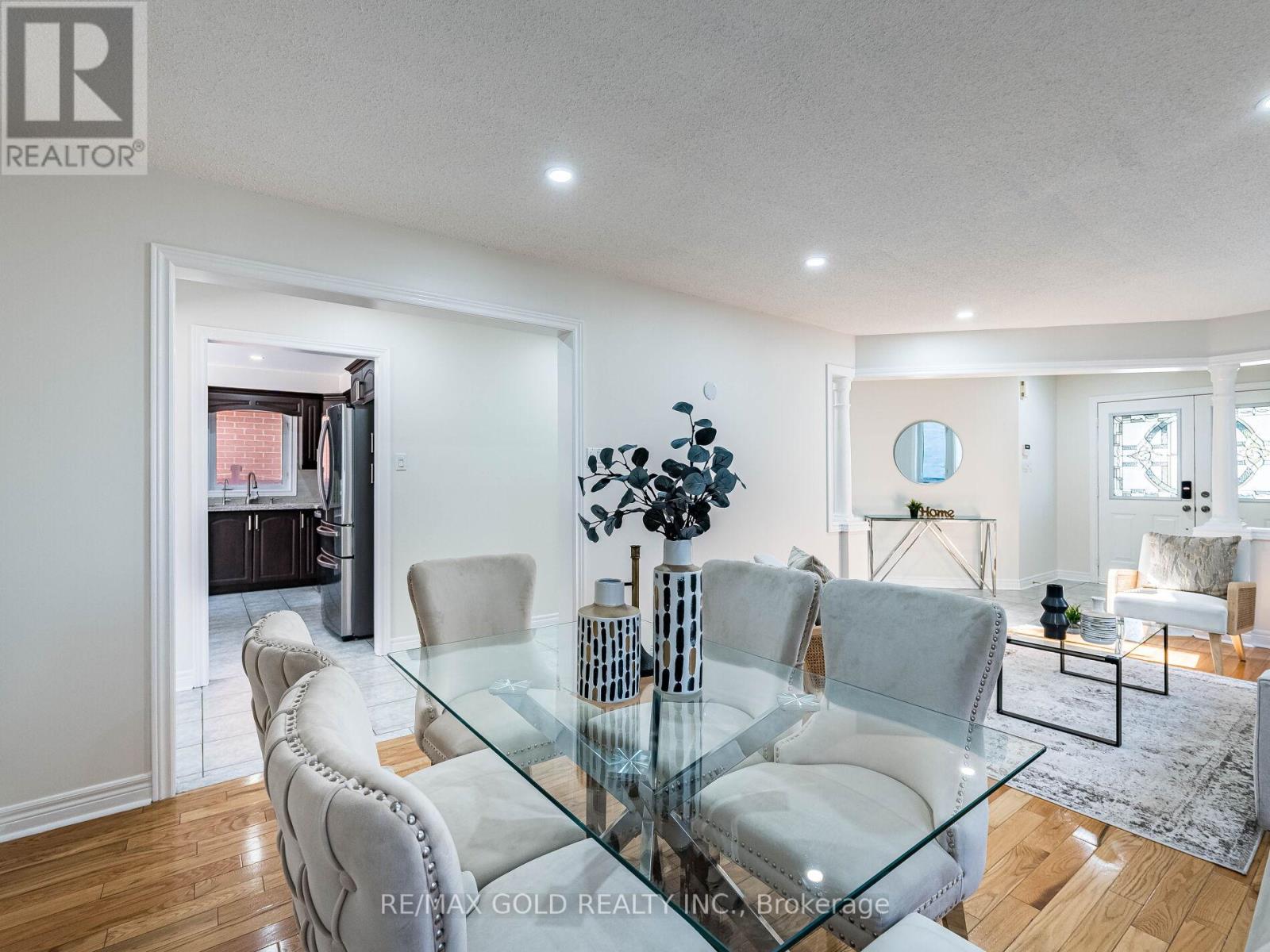 26 Yuile Court, Brampton, Ontario  L6Y 5J5 - Photo 9 - W12436052