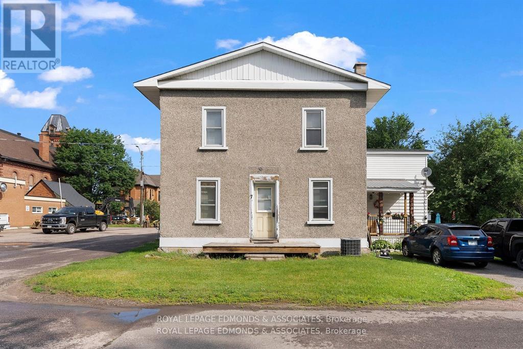 7 Isabella Street, Pembroke, Ontario  K8A 5S4 - Photo 1 - X12436096