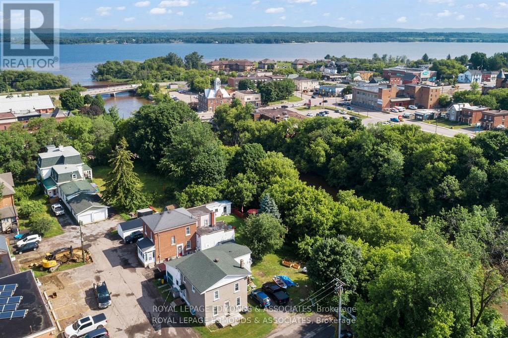 7 Isabella Street, Pembroke, Ontario  K8A 5S4 - Photo 5 - X12436096
