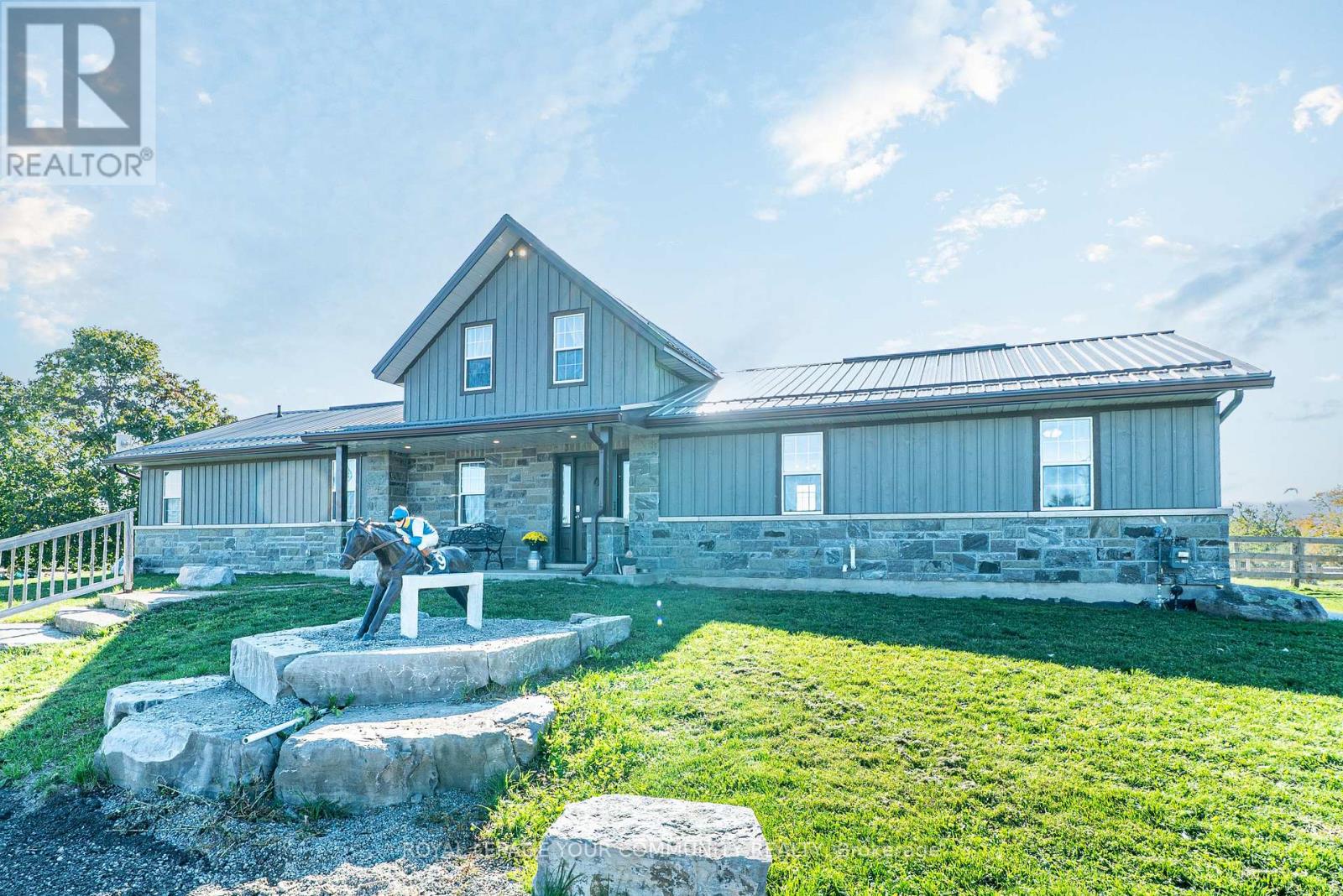 3752 Hwy 35 Highway, Kawartha Lakes, Ontario  K0M 1G0 - Photo 3 - X12436025