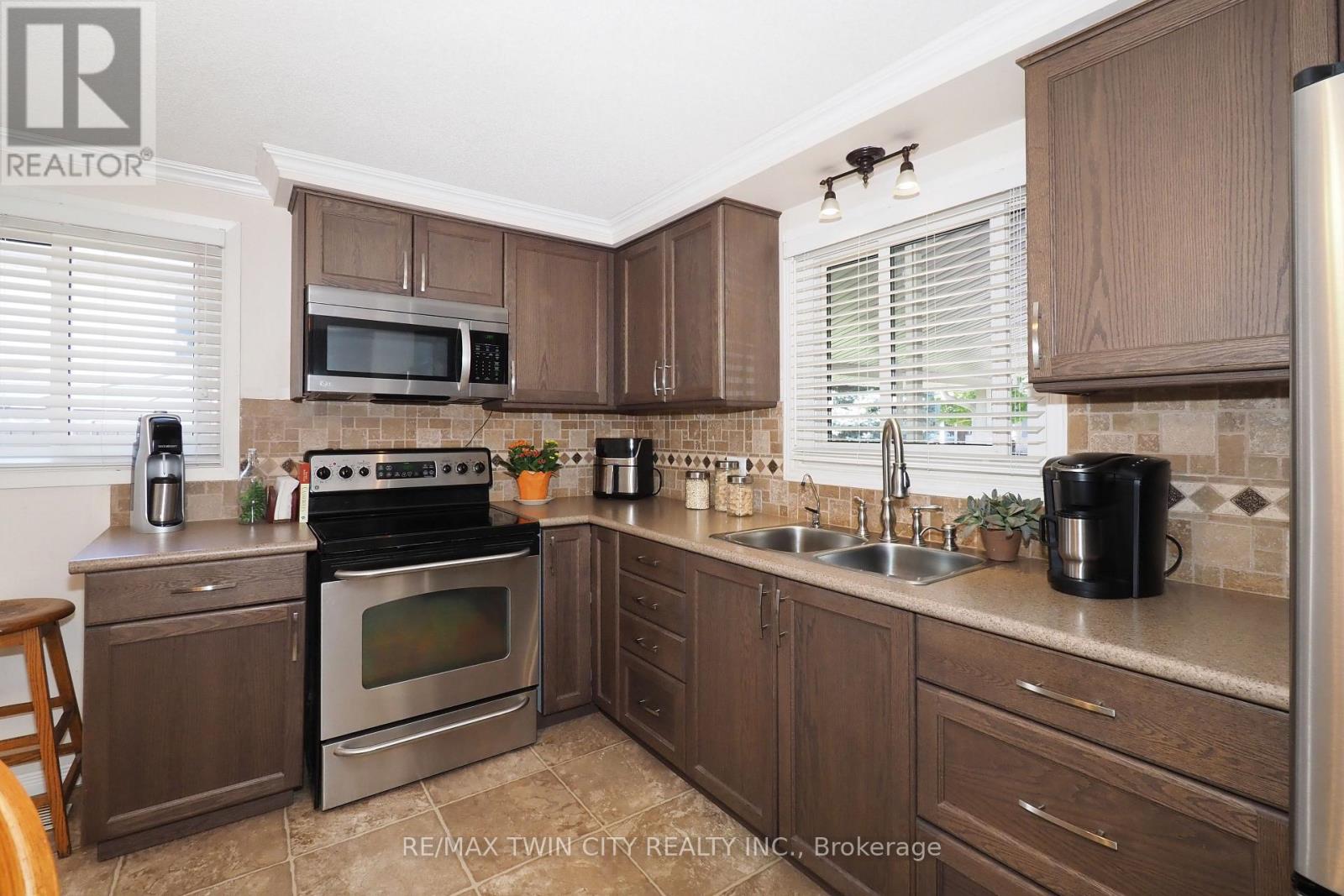 44 Milton Avenue W, Cambridge, Ontario  N3C 2Y4 - Photo 10 - X12436051