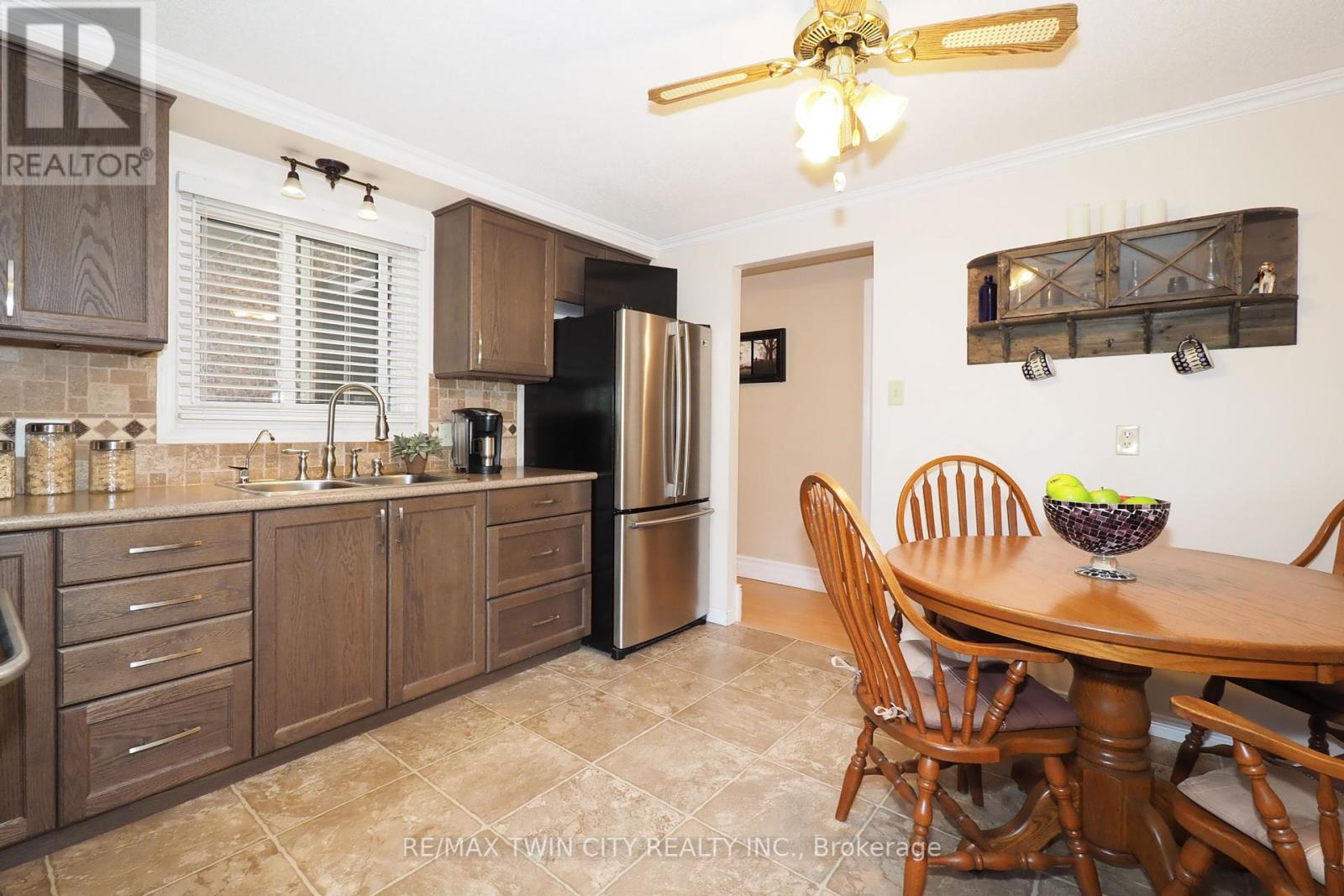 44 Milton Avenue W, Cambridge, Ontario  N3C 2Y4 - Photo 12 - X12436051