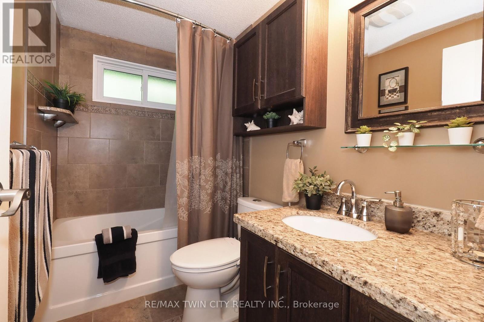 44 Milton Avenue W, Cambridge, Ontario  N3C 2Y4 - Photo 18 - X12436051