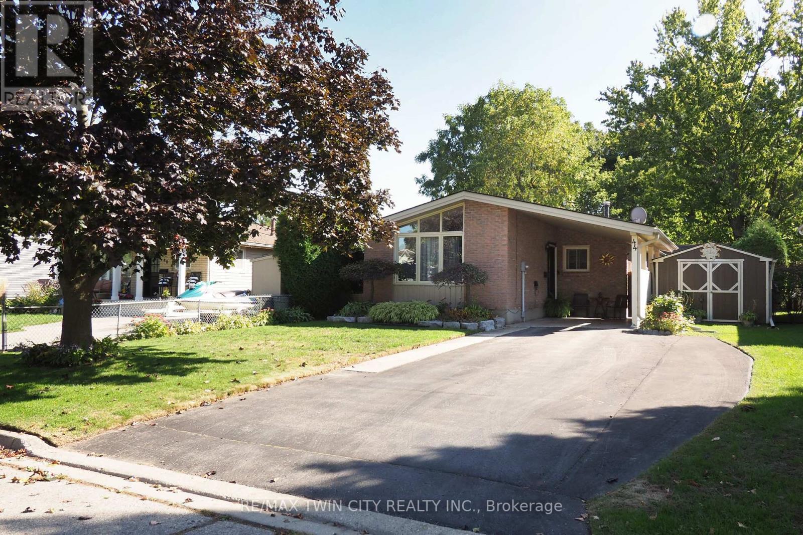 44 Milton Avenue W, Cambridge, Ontario  N3C 2Y4 - Photo 3 - X12436051