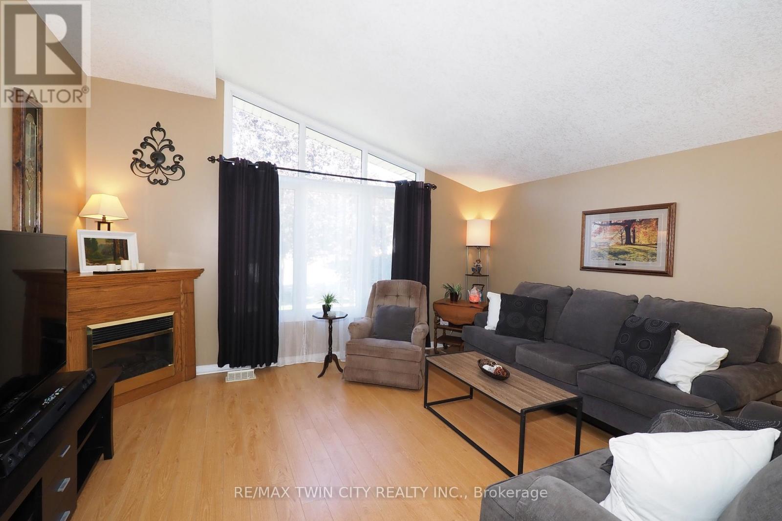 44 Milton Avenue W, Cambridge, Ontario  N3C 2Y4 - Photo 7 - X12436051
