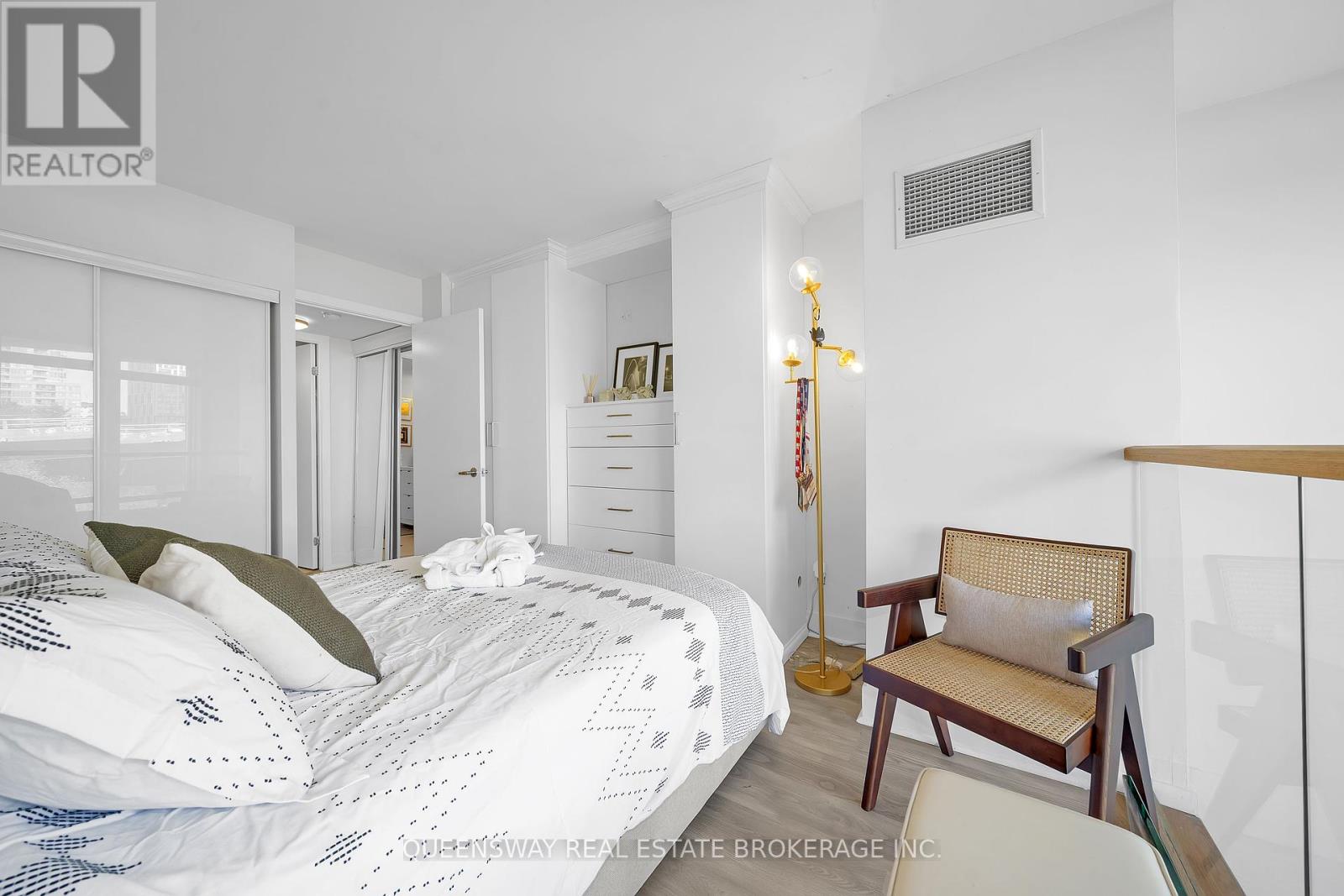 429 - 550 Queens Quay W, Toronto, Ontario  M5V 3M8 - Photo 19 - C12436101