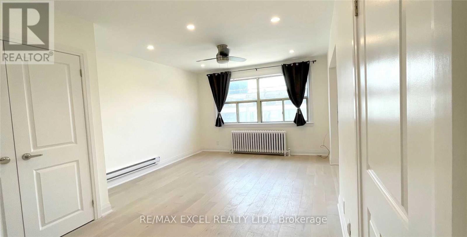 1 - 981 O'connor Drive, Toronto, Ontario  M4B 2T1 - Photo 2 - E12436095