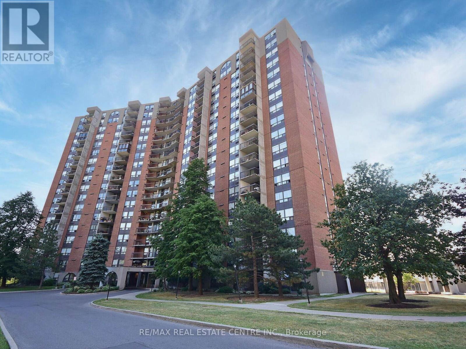 1515 - 50 Mississauga Valley Boulevard, Mississauga, Ontario  L5A 3S2 - Photo 2 - W12394008