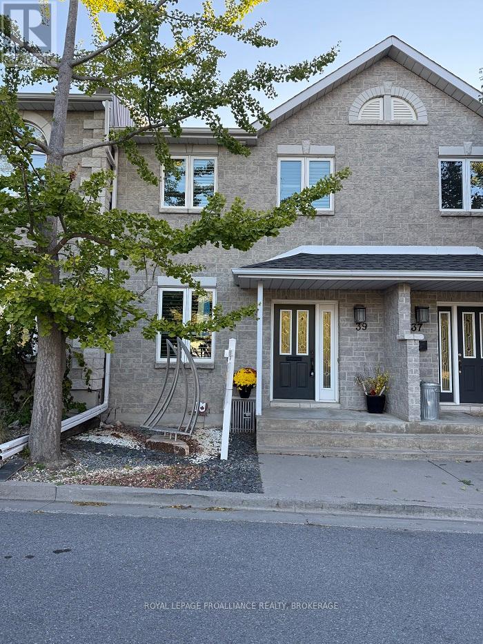 39 Mowat Avenue, Kingston, Ontario  K7M 8Y8 - Photo 1 - X12435337