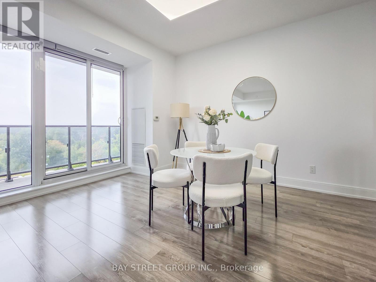 705b - 9608 Yonge Street, Richmond Hill, Ontario  L4C 0X4 - Photo 12 - N12436078