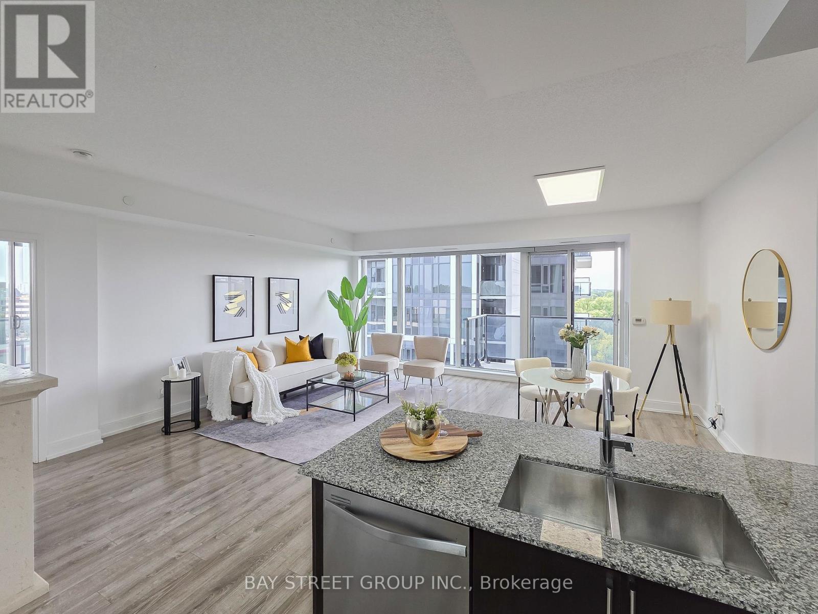 705b - 9608 Yonge Street, Richmond Hill, Ontario  L4C 0X4 - Photo 13 - N12436078