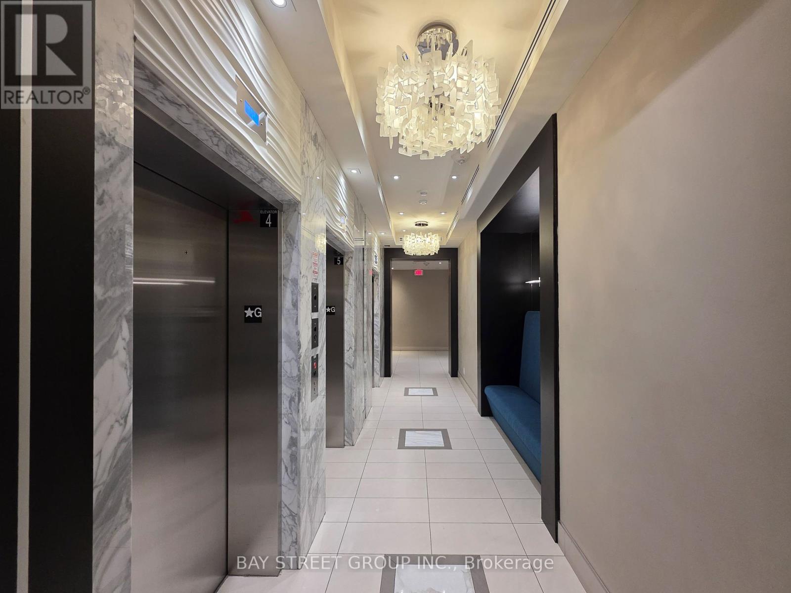 705b - 9608 Yonge Street, Richmond Hill, Ontario  L4C 0X4 - Photo 30 - N12436078