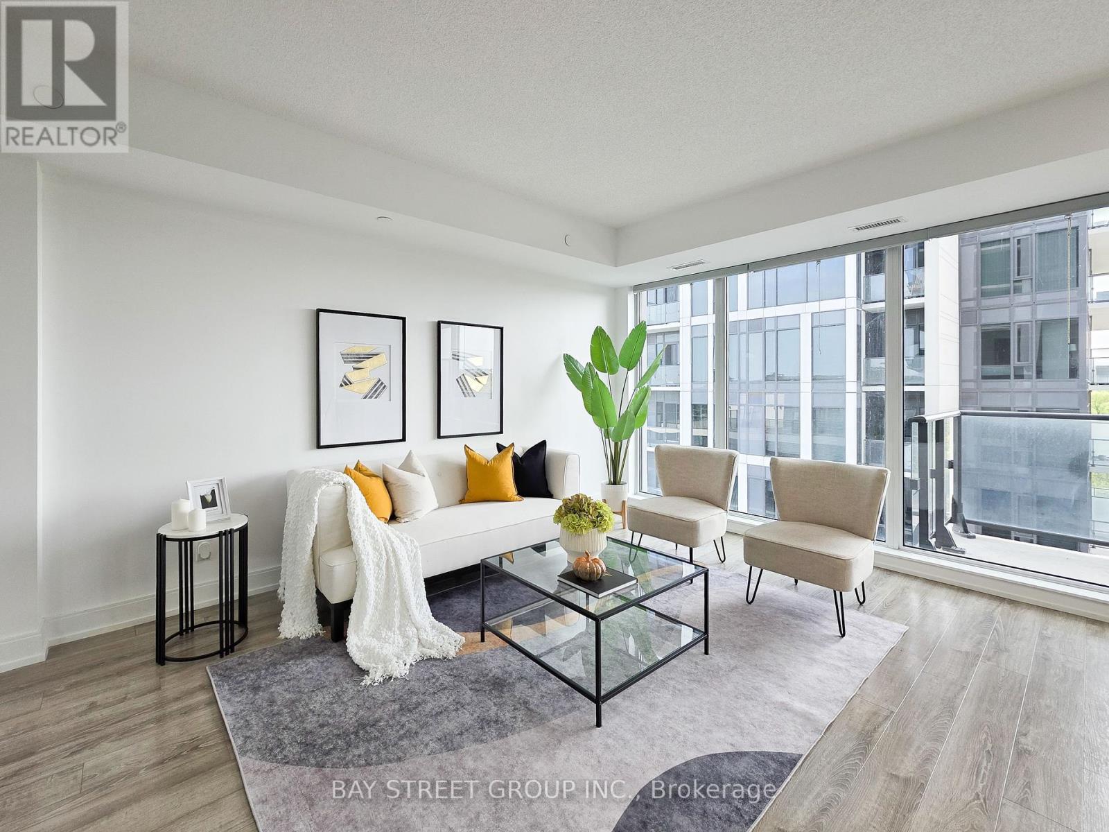 705b - 9608 Yonge Street, Richmond Hill, Ontario  L4C 0X4 - Photo 4 - N12436078
