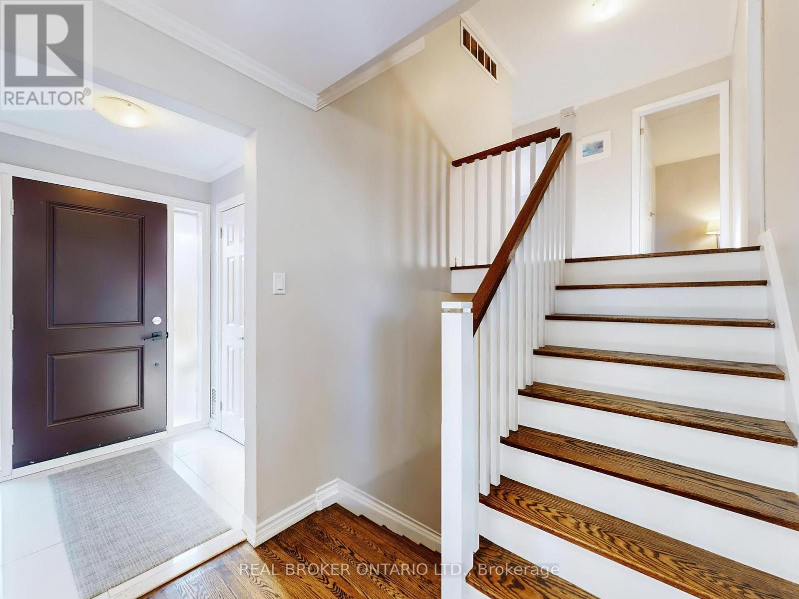 15 Jasmine Crescent, Whitchurch-Stouffville, Ontario  L4A 7X4 - Photo 18 - N12436086