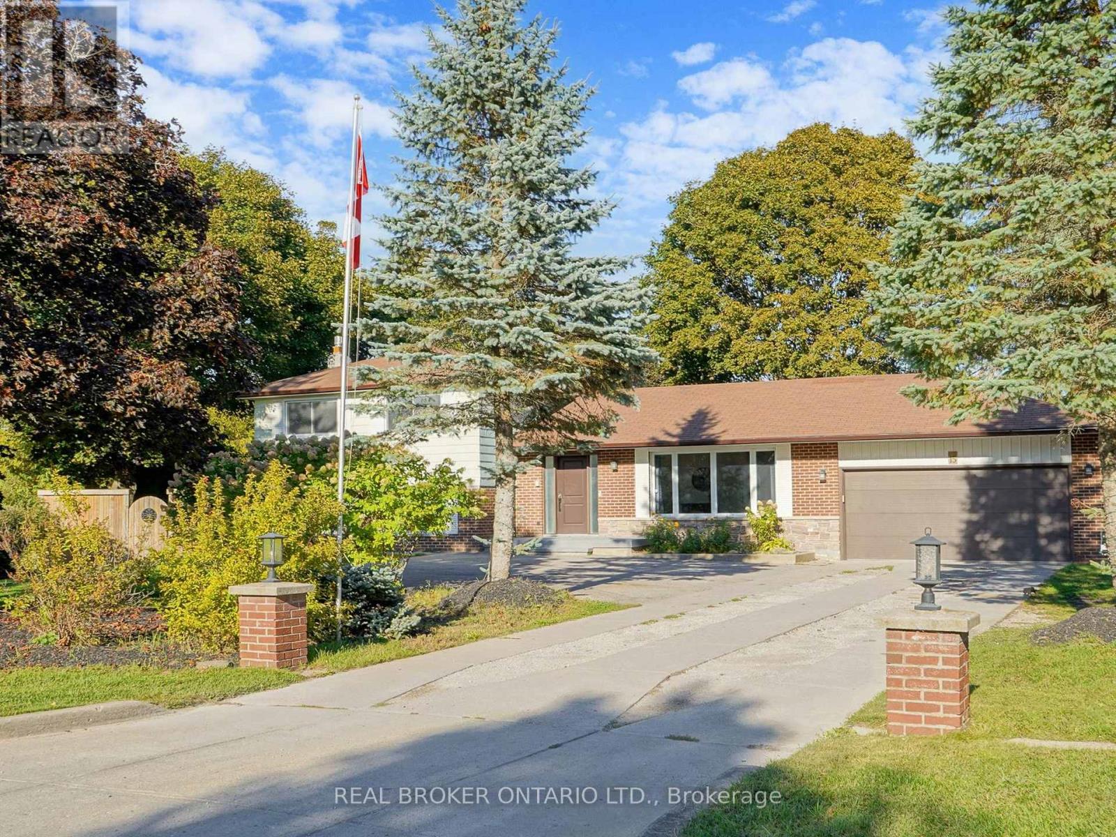 15 Jasmine Crescent, Whitchurch-Stouffville, Ontario  L4A 7X4 - Photo 3 - N12436086