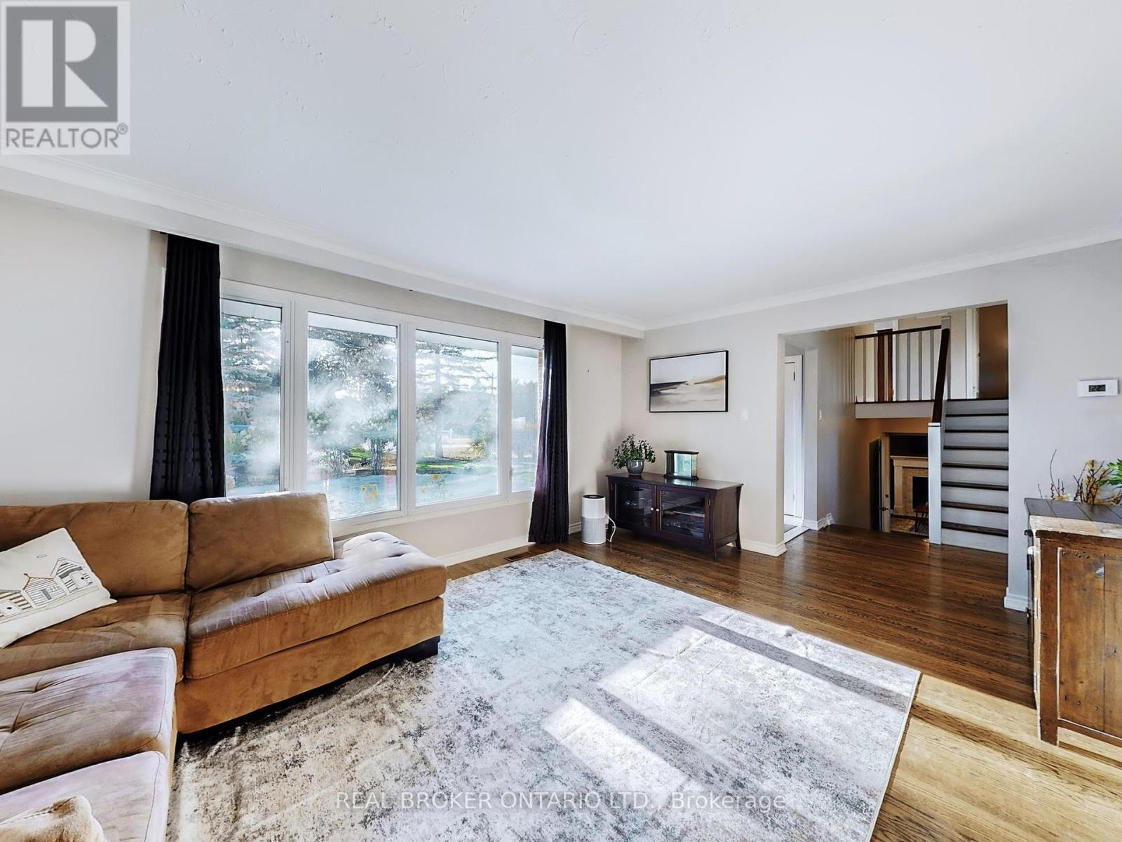 15 Jasmine Crescent, Whitchurch-Stouffville, Ontario  L4A 7X4 - Photo 4 - N12436086