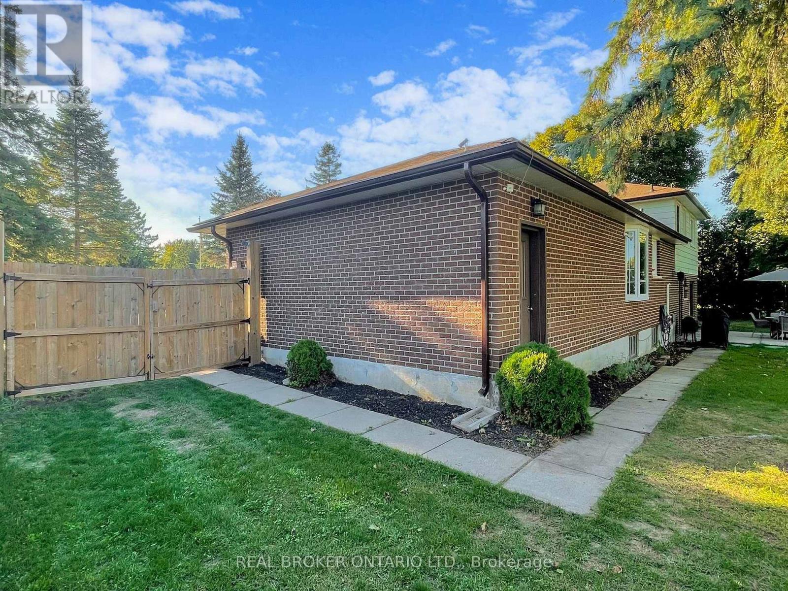 15 Jasmine Crescent, Whitchurch-Stouffville, Ontario  L4A 7X4 - Photo 46 - N12436086