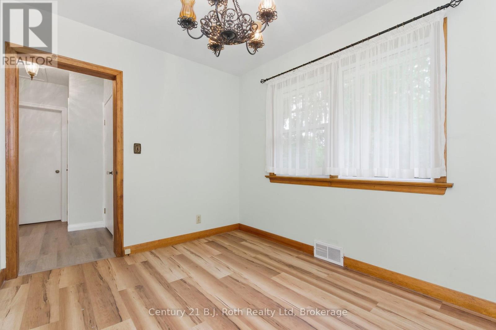 639 Yonge Street, Midland, Ontario  L4R 2E1 - Photo 11 - S12429151