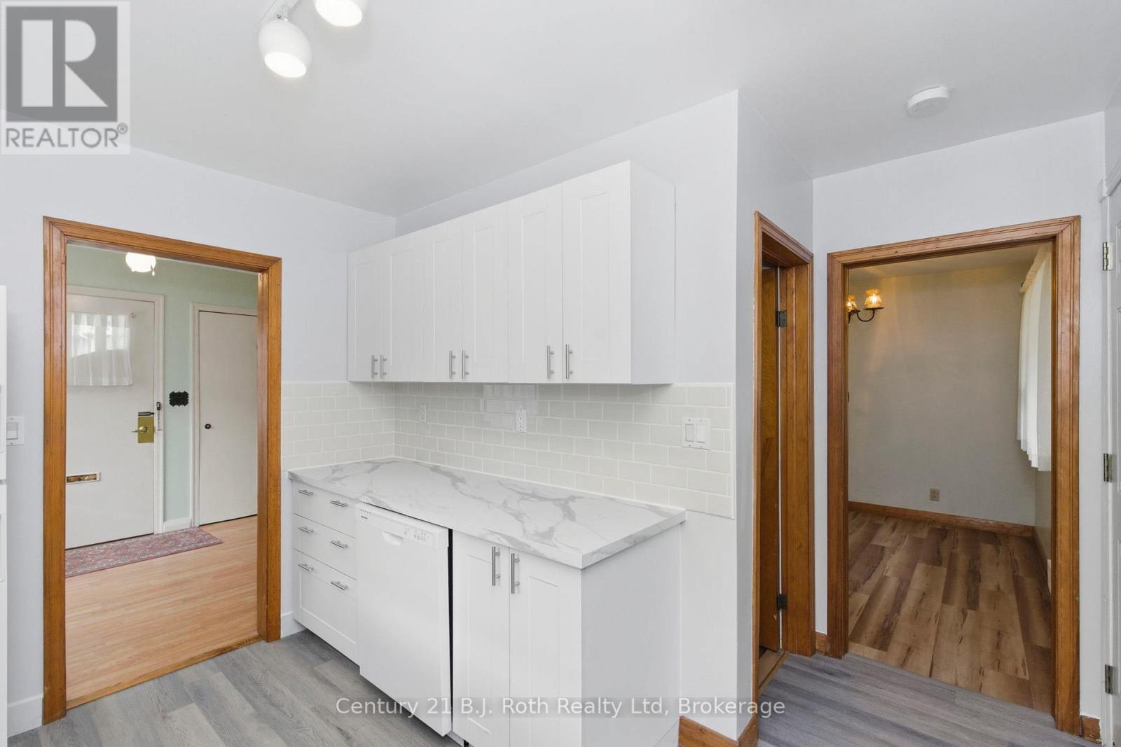 639 Yonge Street, Midland, Ontario  L4R 2E1 - Photo 10 - S12429151