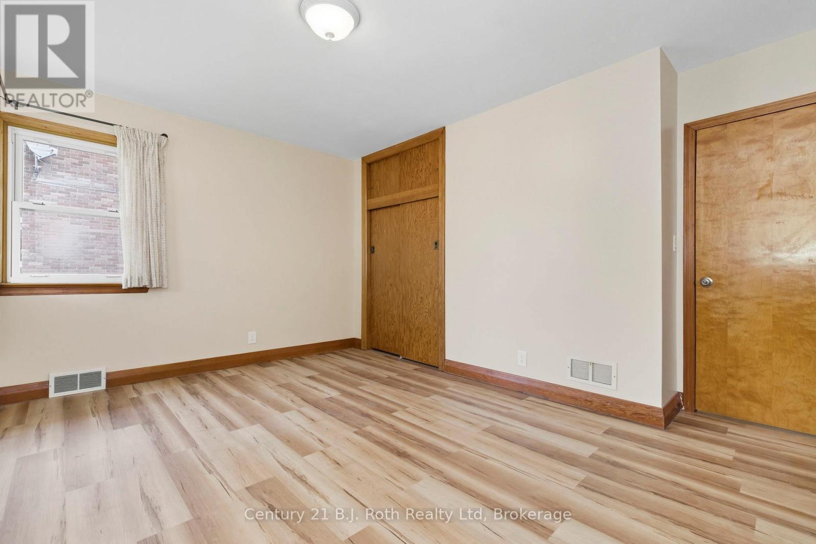 639 Yonge Street, Midland, Ontario  L4R 2E1 - Photo 21 - S12429151