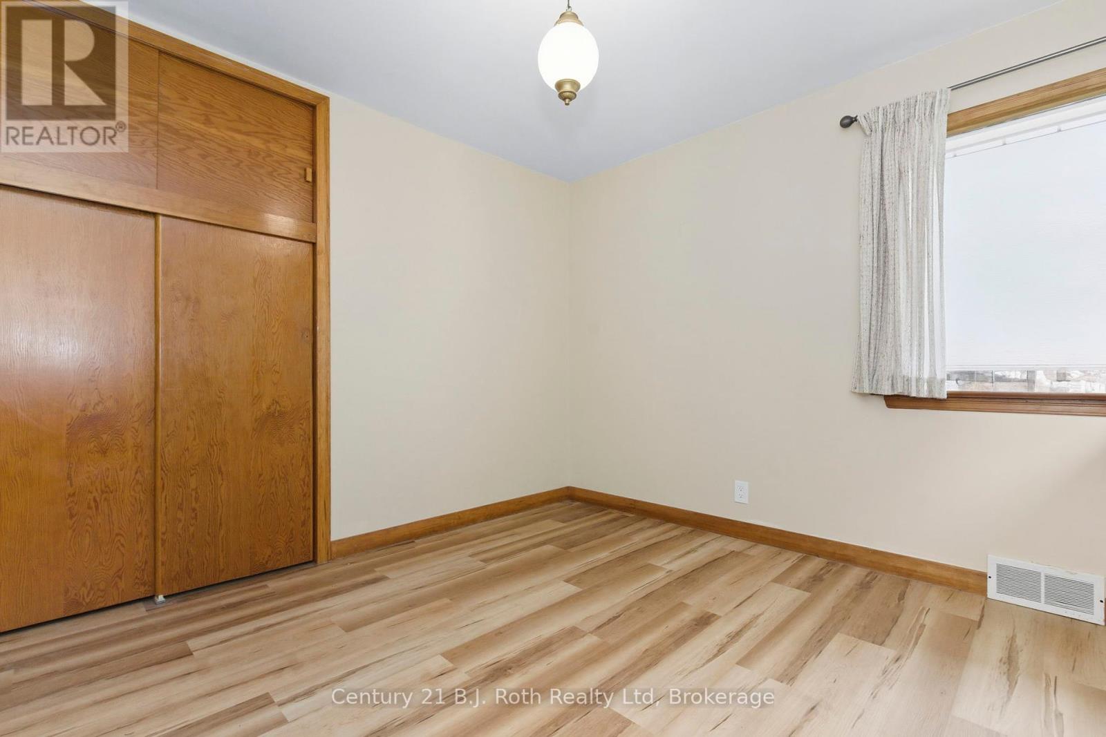 639 Yonge Street, Midland, Ontario  L4R 2E1 - Photo 24 - S12429151