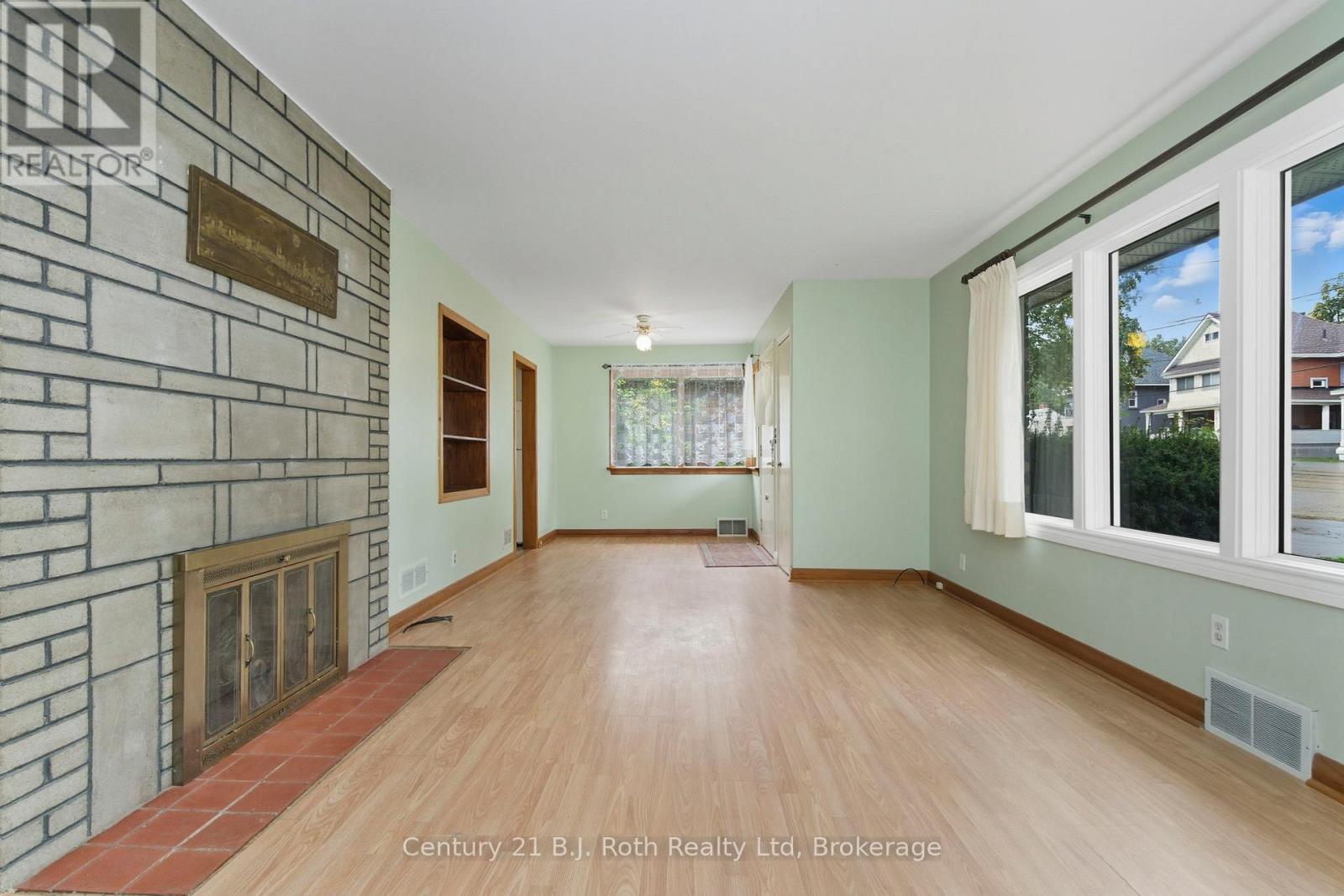639 Yonge Street, Midland, Ontario  L4R 2E1 - Photo 14 - S12429151