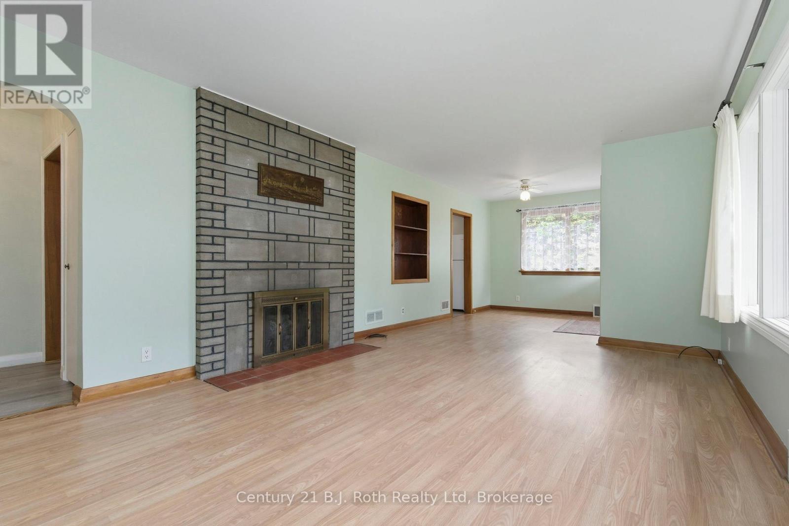 639 Yonge Street, Midland, Ontario  L4R 2E1 - Photo 15 - S12429151
