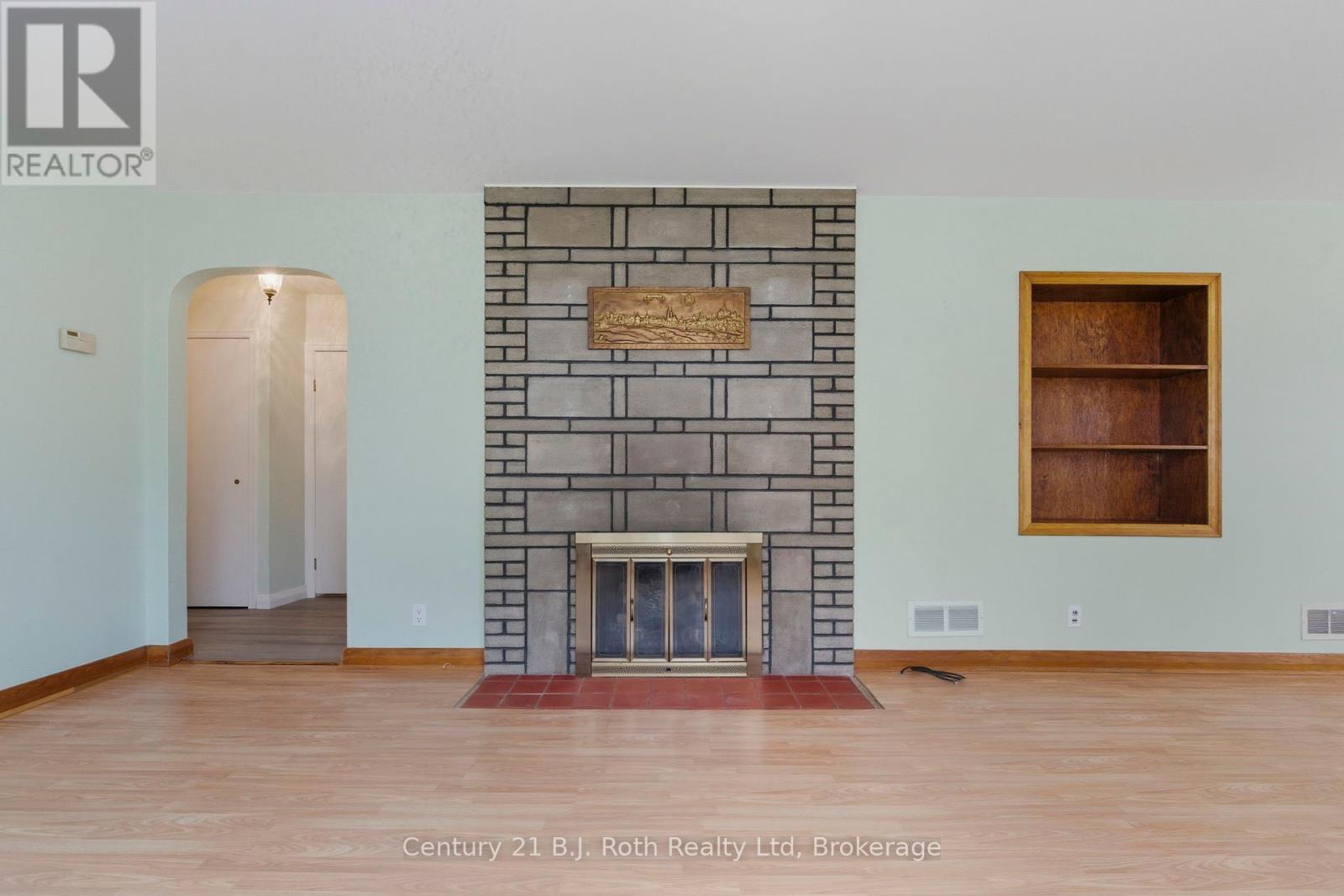 639 Yonge Street, Midland, Ontario  L4R 2E1 - Photo 19 - S12429151
