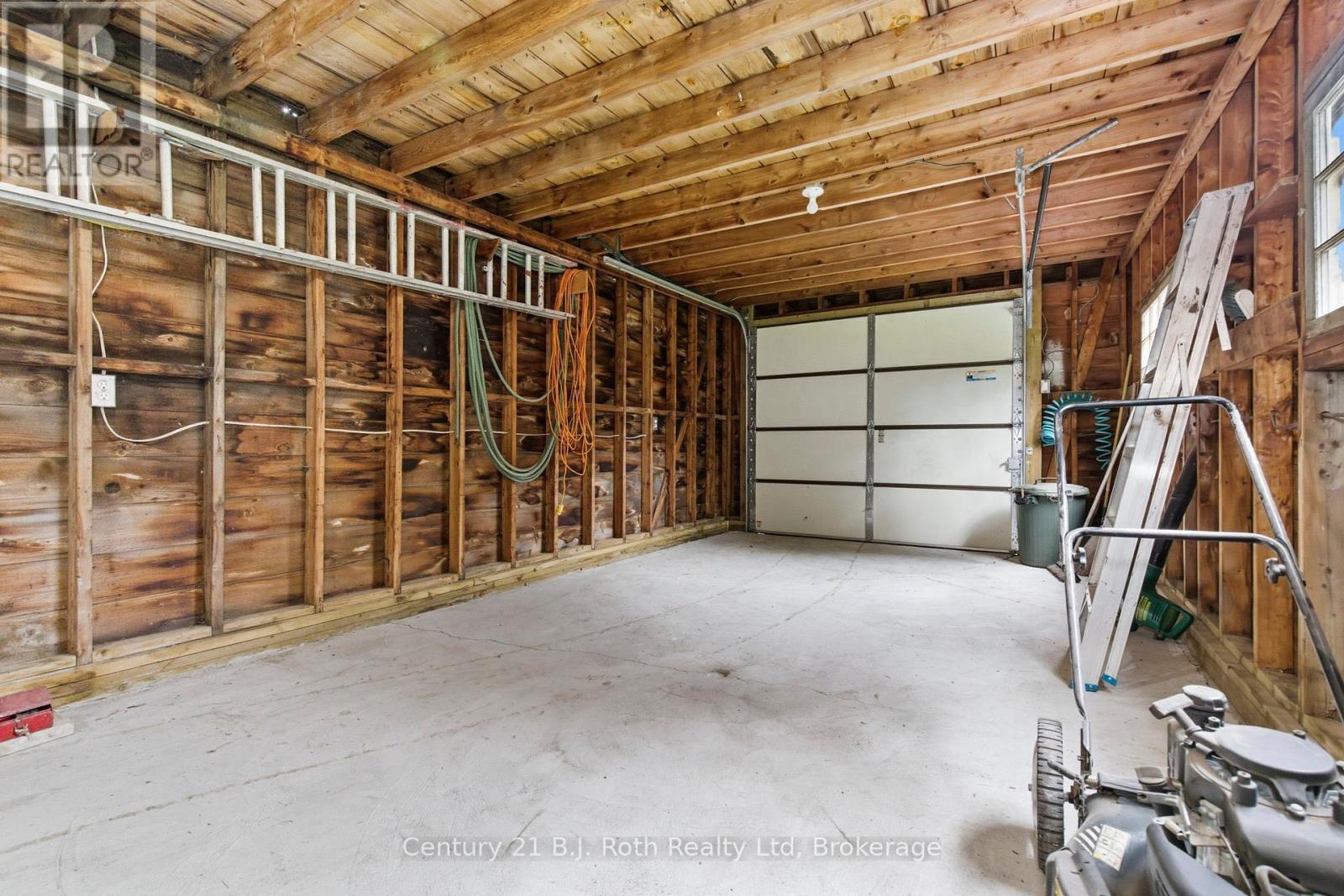 639 Yonge Street, Midland, Ontario  L4R 2E1 - Photo 32 - S12429151