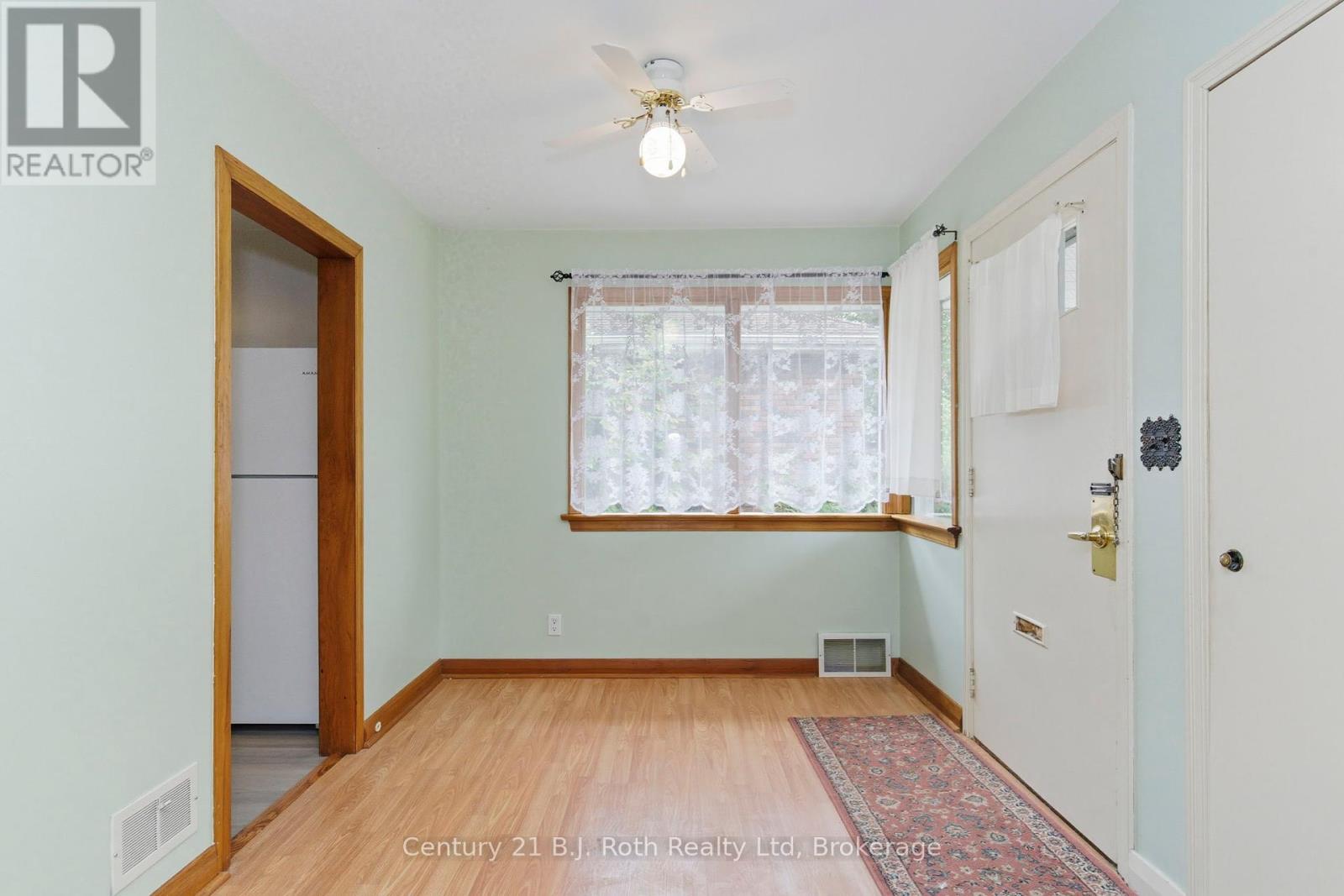 639 Yonge Street, Midland, Ontario  L4R 2E1 - Photo 4 - S12429151