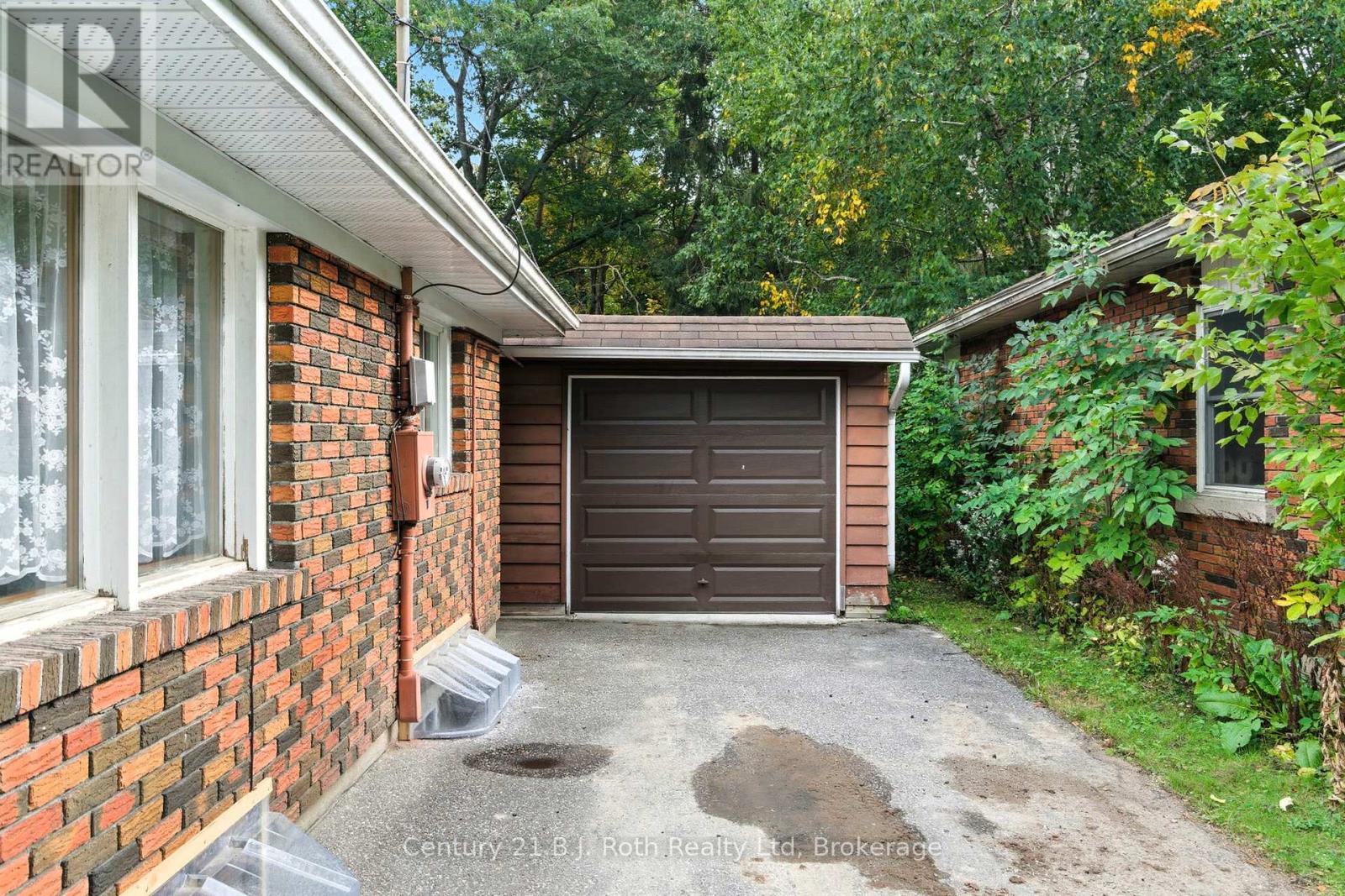 639 Yonge Street, Midland, Ontario  L4R 2E1 - Photo 35 - S12429151